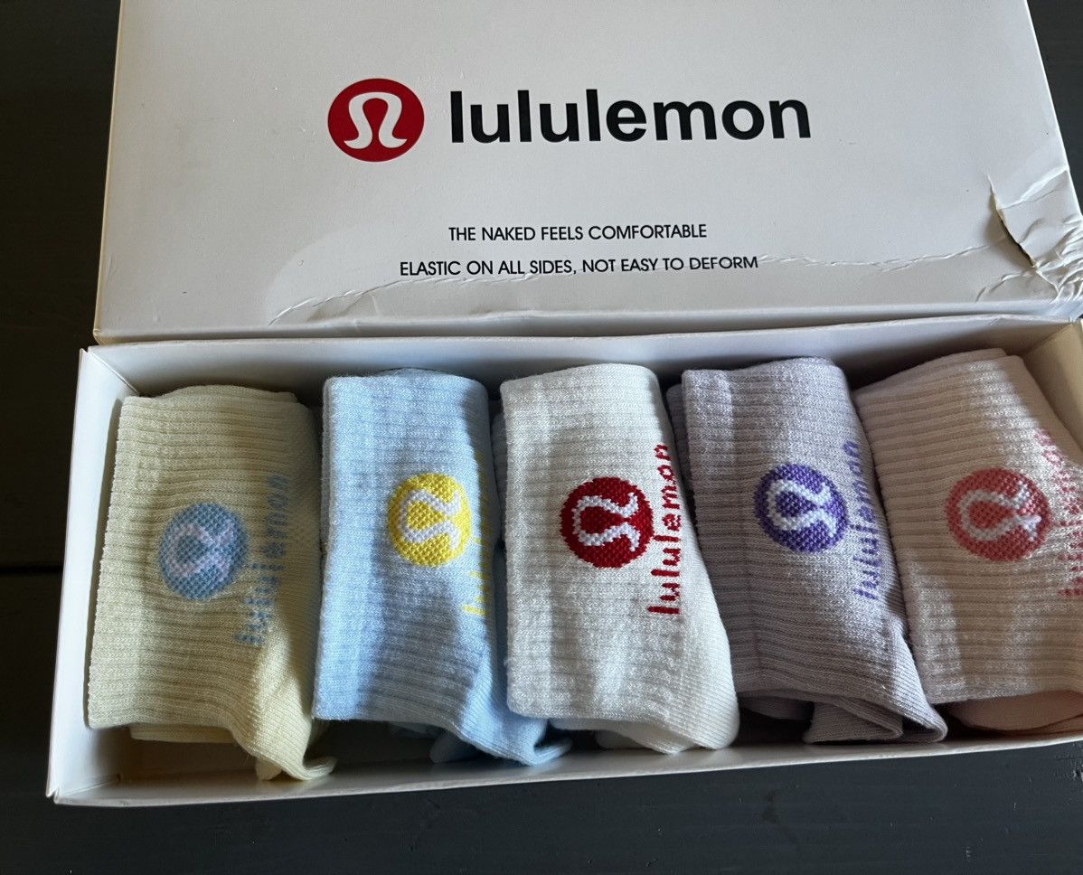 Lululemon Lululemon ankle socks 5 pr new in box Size ONE SIZE - 1 Preview