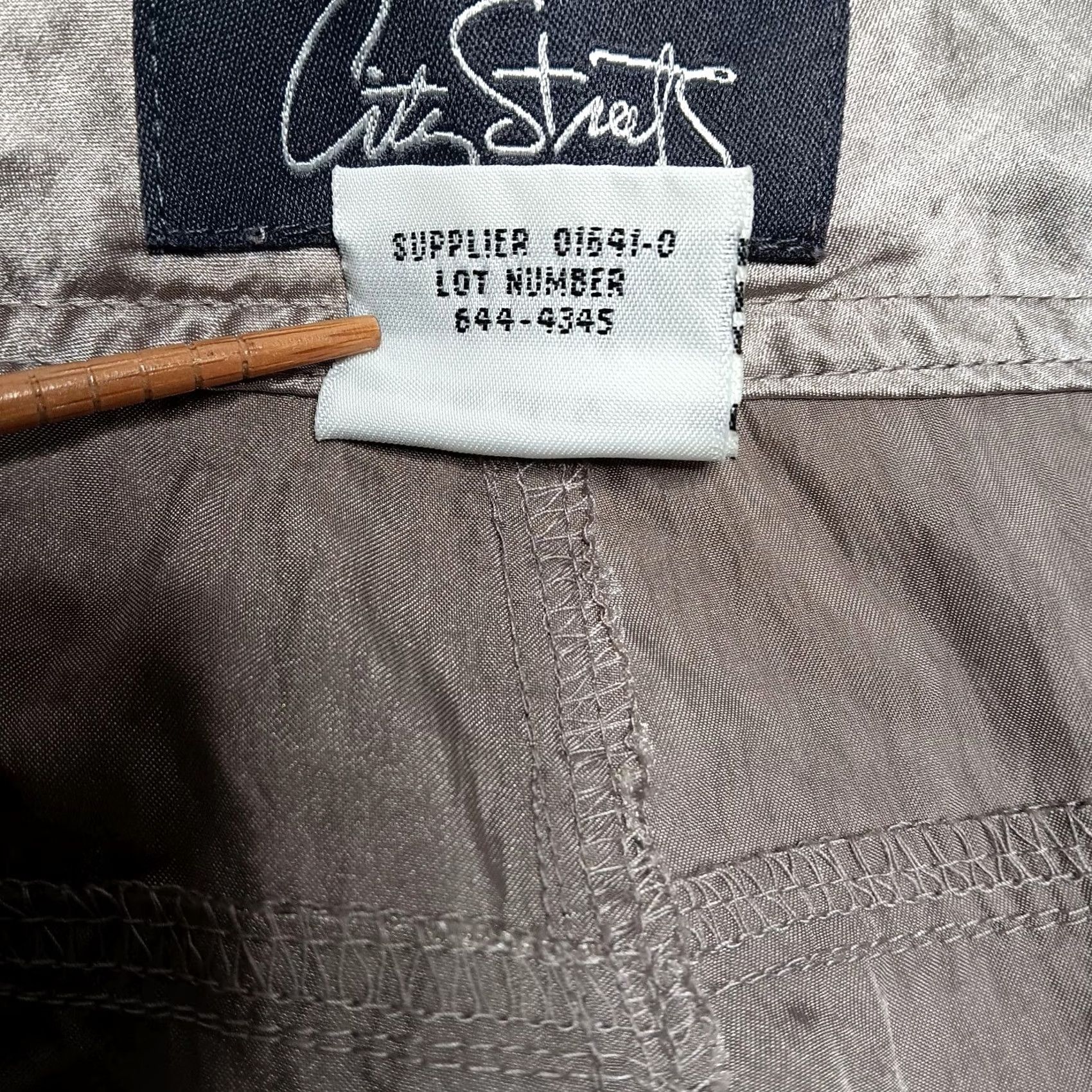 Vintage Y2K City Streets Pants Women Silver Nylon Cargo Shimmery Vintage - 7 Size Size 28" / US 6 / IT 42 - 5 Thumbnail