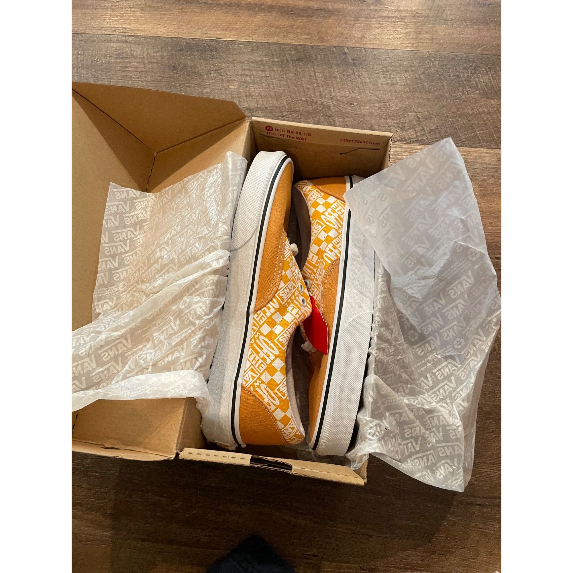 Vans Vans Era Off The Wall Golden Nugget VN0A54F13S61 Men’s 9 Wom Size US 9 / EU 42 - 3 Thumbnail