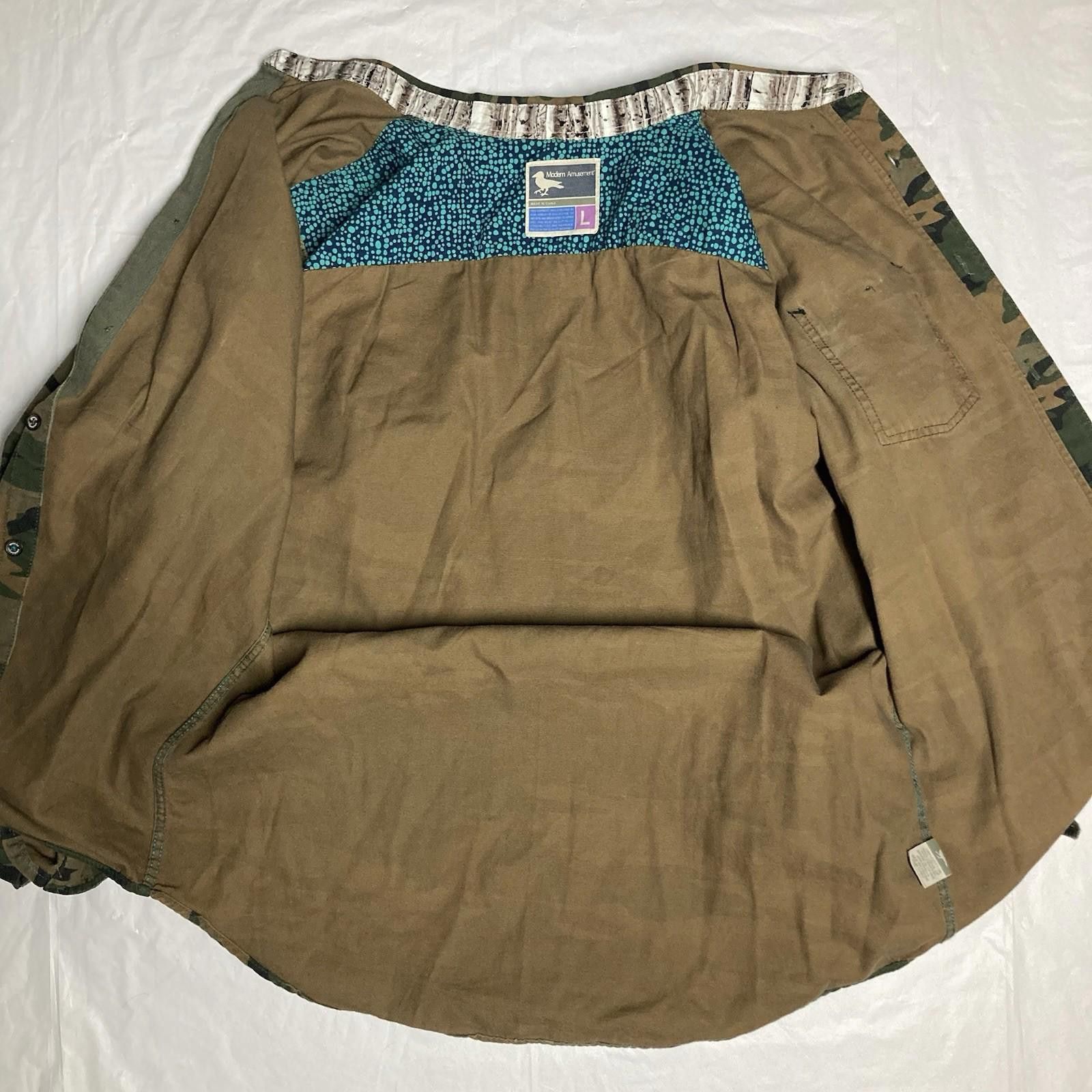 Modern Amusement Men’s Large Vintage Army Camo Button Up Shirt Long Sleeve Size US L / EU 52-54 / 3 - 6 Thumbnail