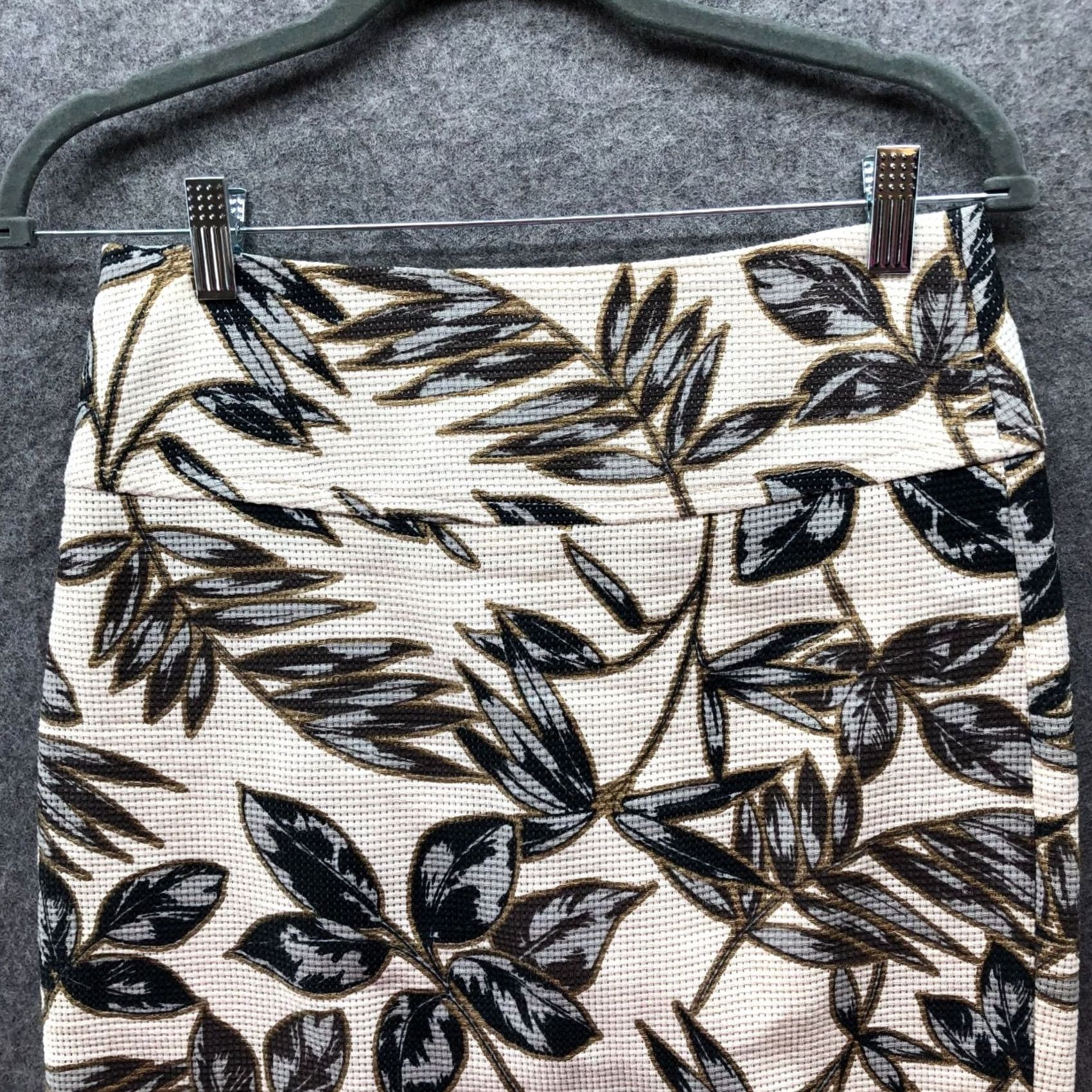 J.Crew J. Crew Leaf Print Pencil Skirt Womens 0 Beige Cotton Perforated Palm Knee Length Lined Zip Back Slit Size 25" / US 0 / IT 36 - 3 Thumbnail