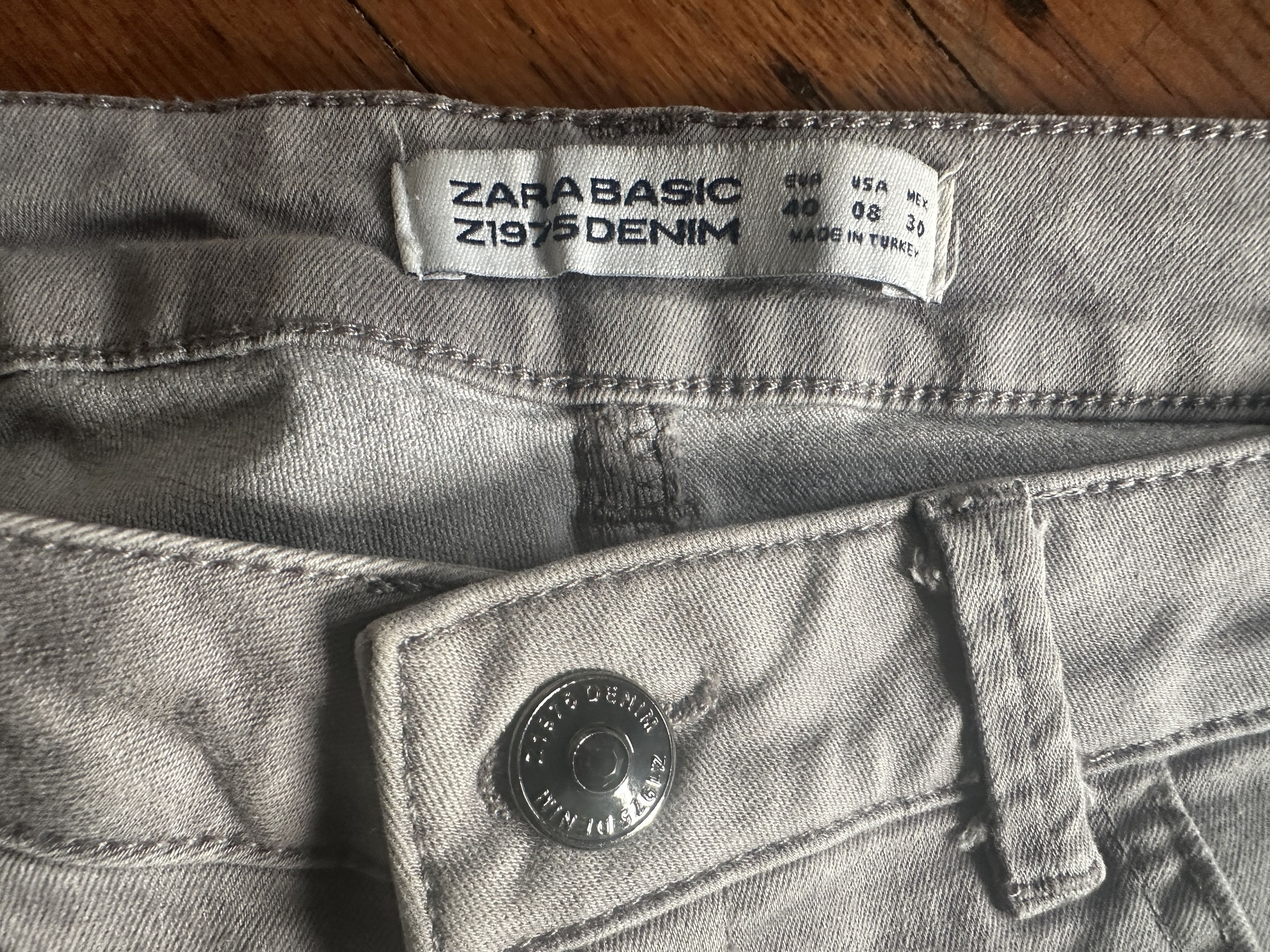Zara Zara Gray denim skinny jeans w/distressed rigid knee & zips Size 30" / US 8 / IT 44 - 7 Thumbnail