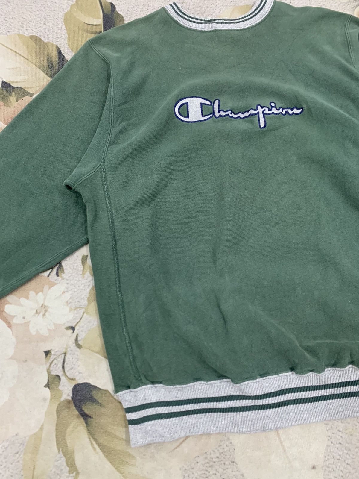 Champion × Vintage Vtg Champion Reverse Weave Big Logo Embroidered Sweatshirt Size US XL / EU 56 / 4 - 4 Thumbnail