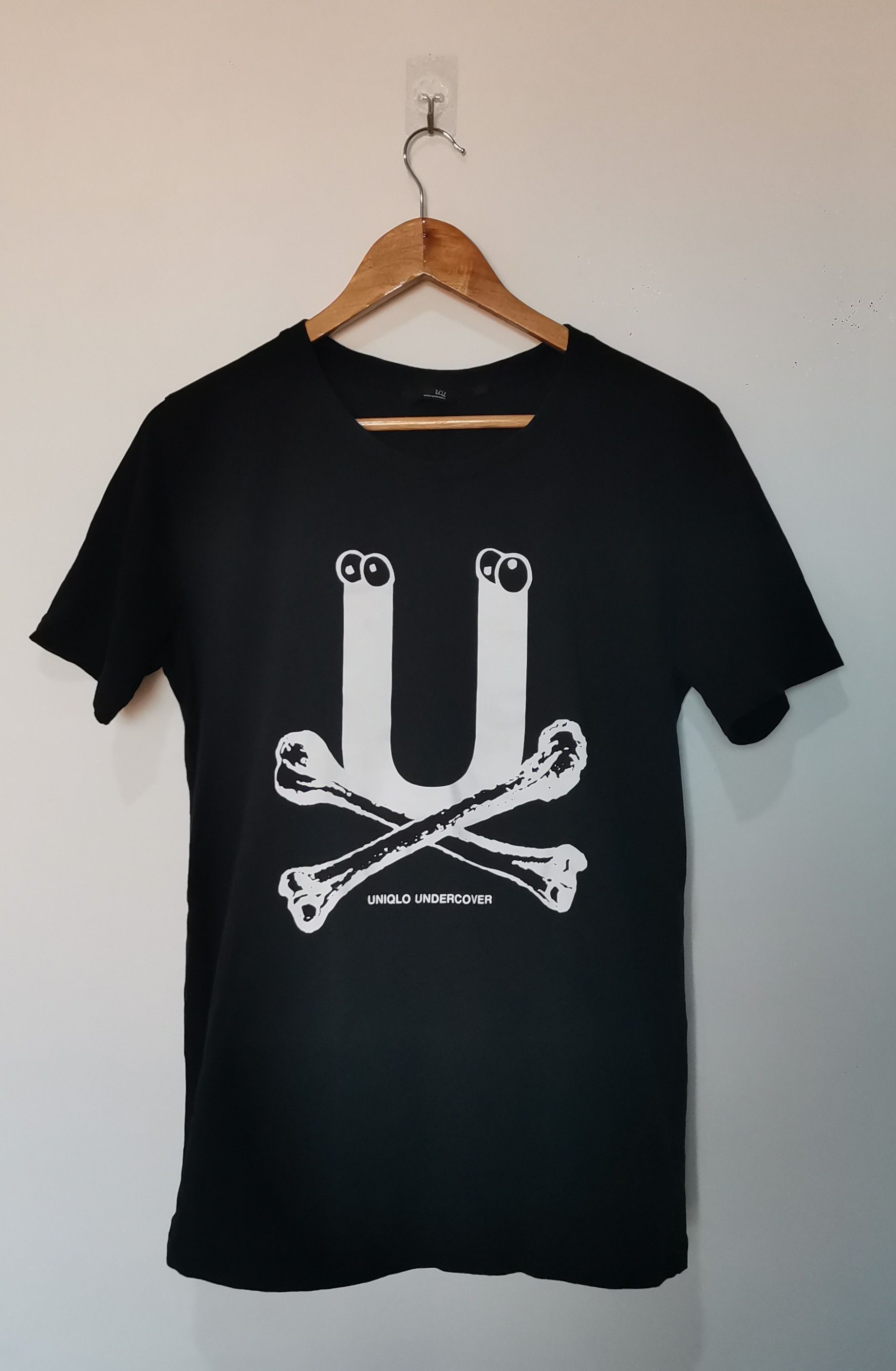 Undercover × Uniqlo RARE Undercover × Uniqlo UU Tee–Jun Takahashi Collab–Black L Size US L / EU 52-54 / 3 - 1 Thumbnail