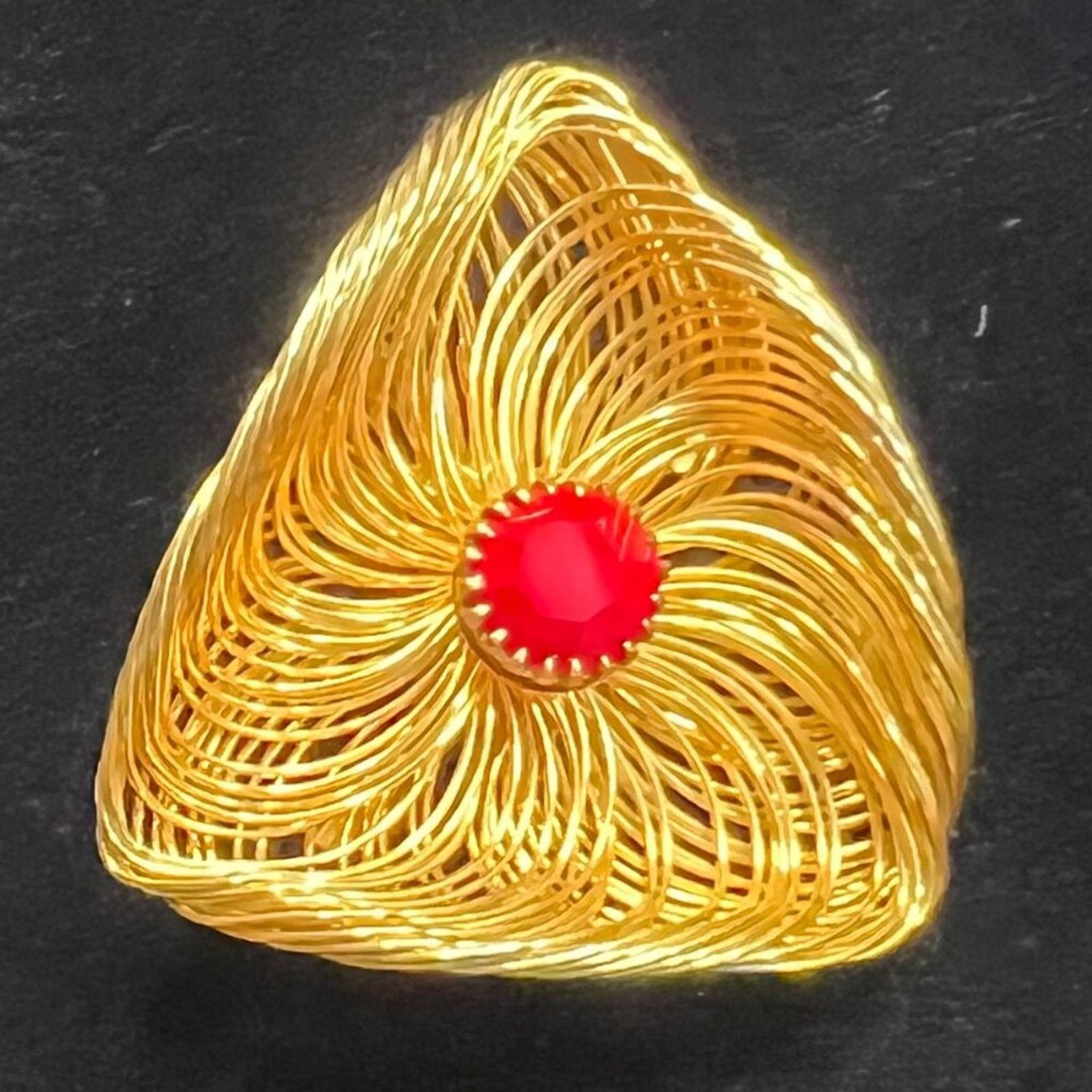 & Other Stories Vintage Wire Cluster, goldtone, Triangular, Red glass brooch Size ONE SIZE - 1 Preview