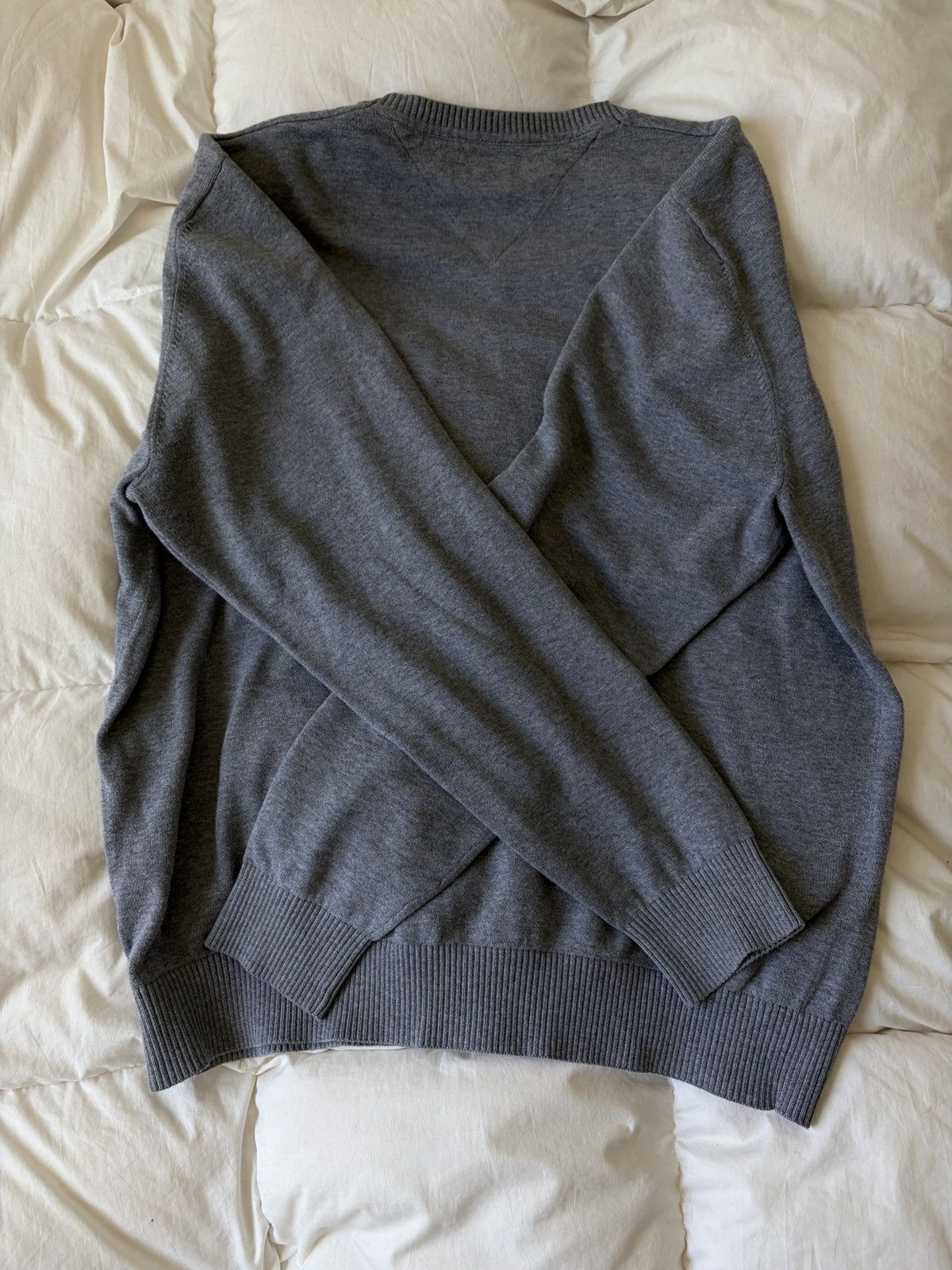 Tommy Hilfiger V-neck light knit sweater Size US L / EU 52-54 / 3 - 3 Thumbnail