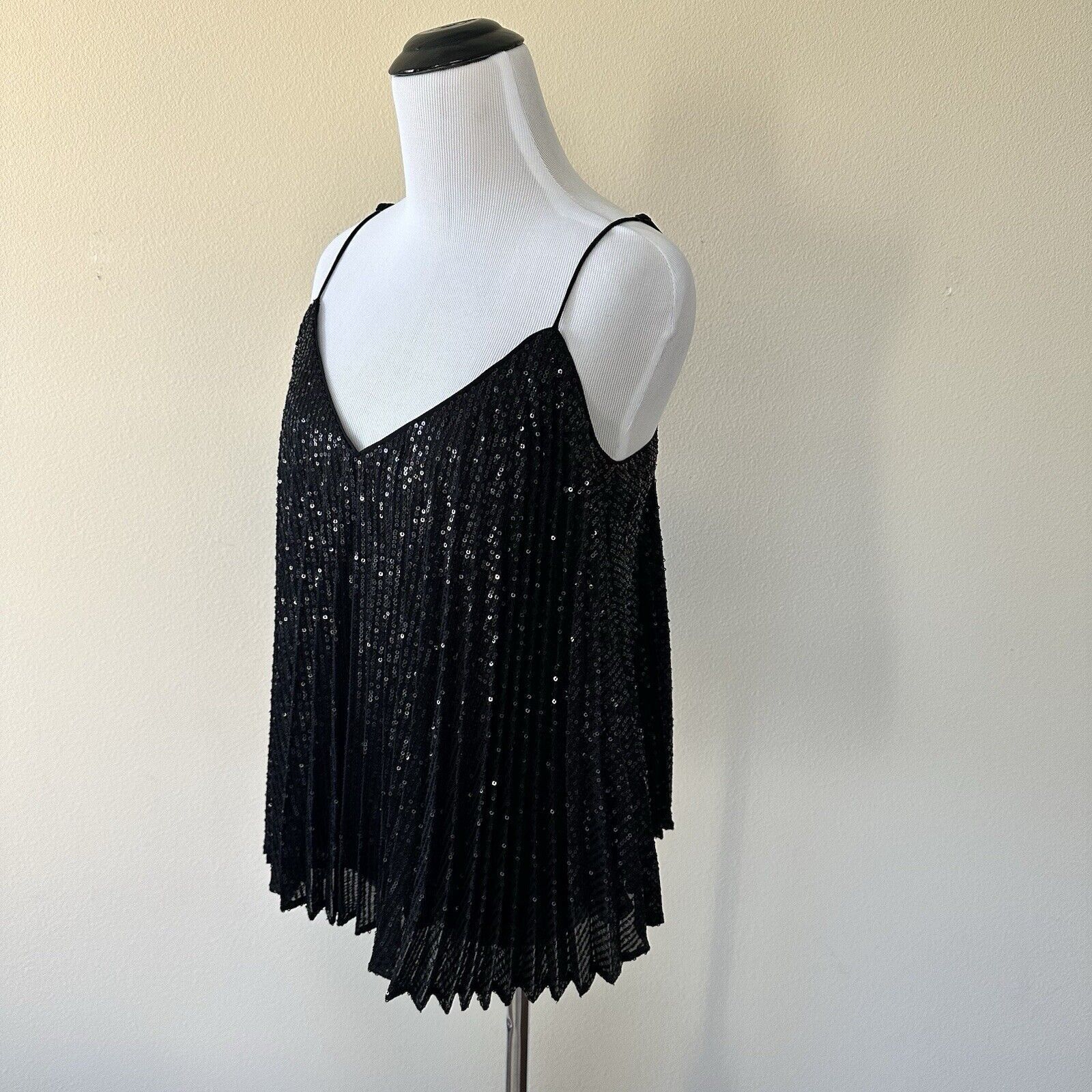 Banana Republic Banana Republic Black Pleated Sequin Trapeze Tank Small NWT Size S / US 4 / IT 40 - 4 Thumbnail
