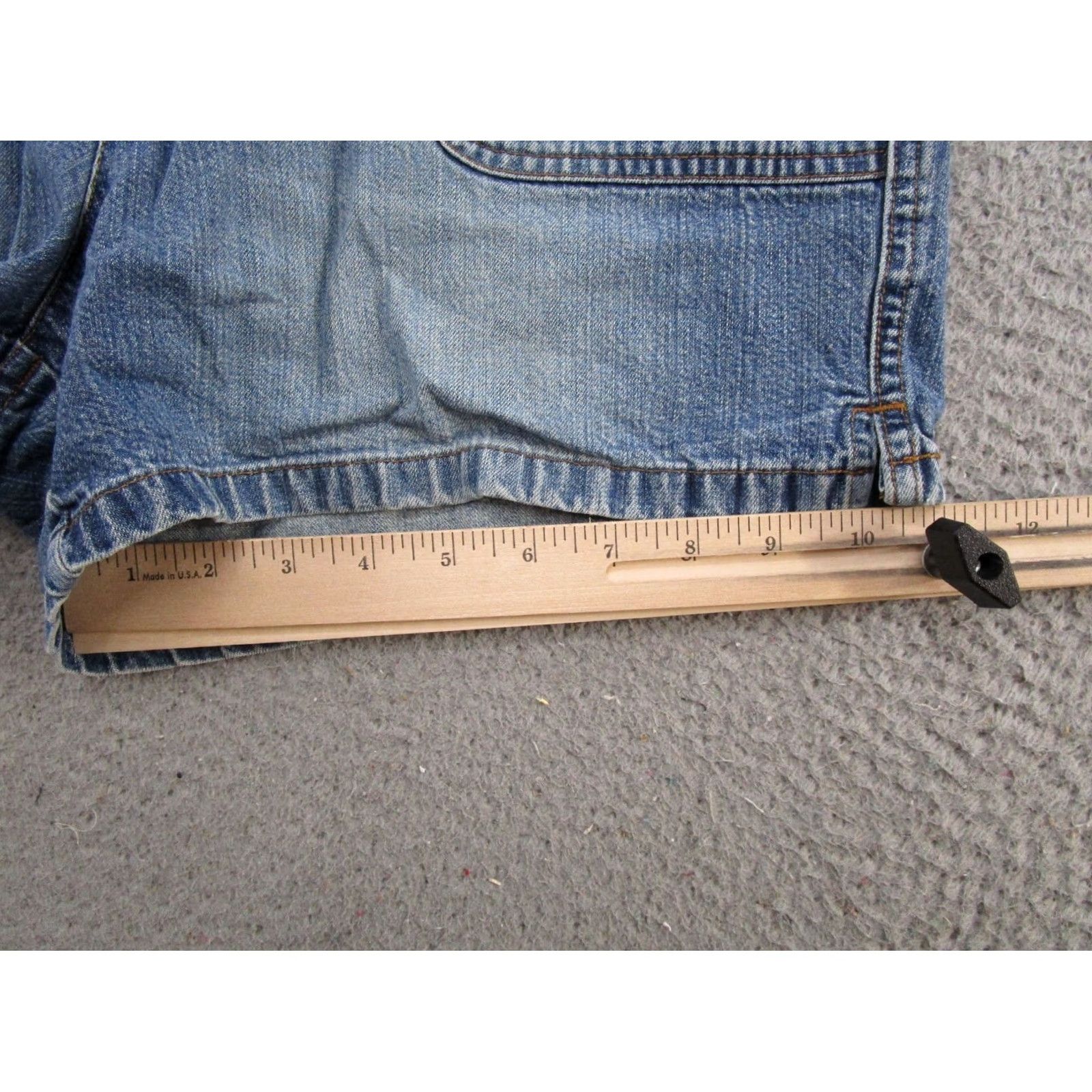Old Navy Vintage Old Navy High Rise Mom Jeans Shorts Size 10 5-Pocket Denim Blue Women Regular (Adult) Womens Size 32" / US 10 / IT 46 - 7 Thumbnail