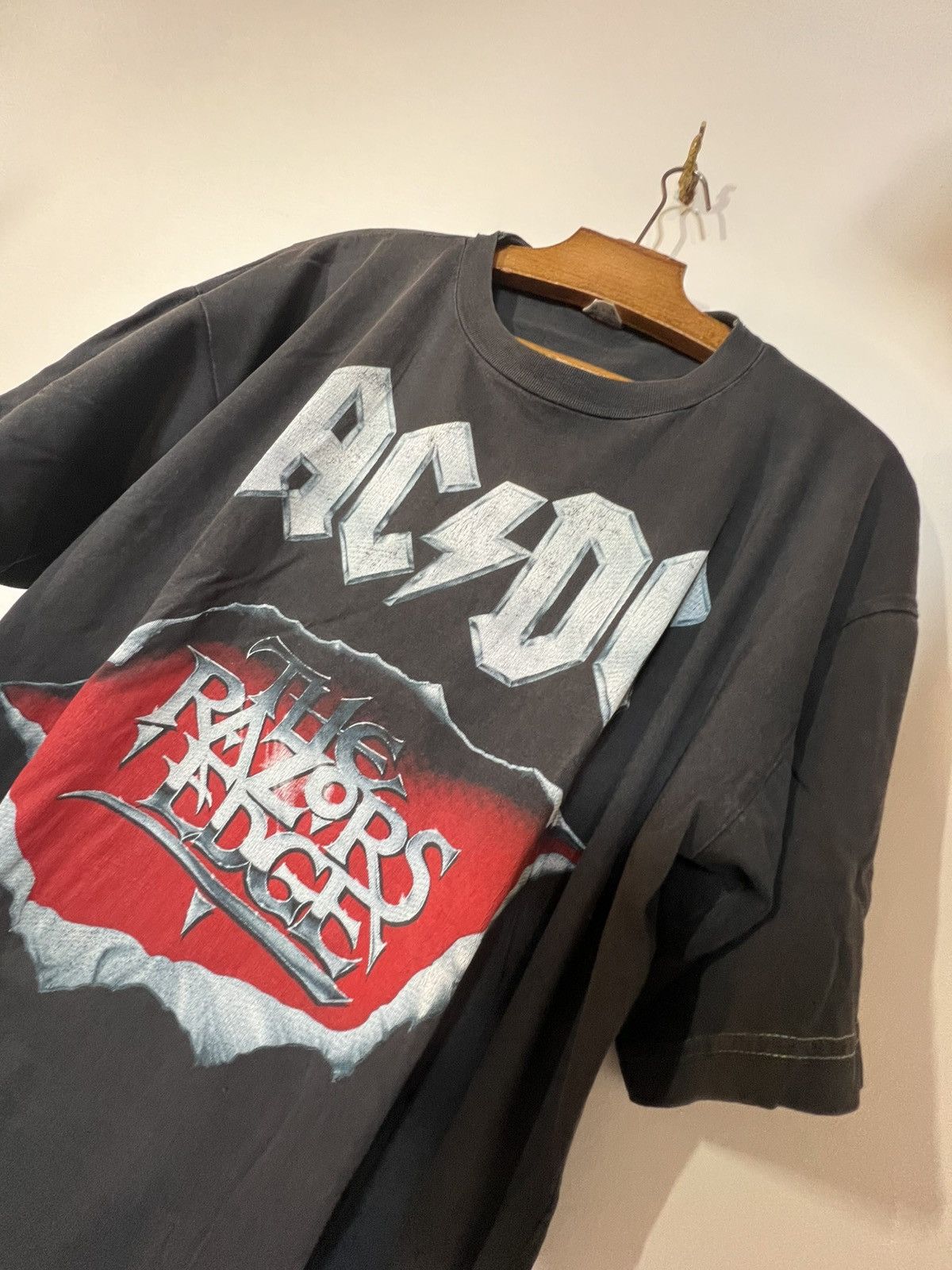 Band Tees vintage shirt AC/DC 90s razor’s edge Size US XL / EU 56 / 4 - 2 Thumbnail