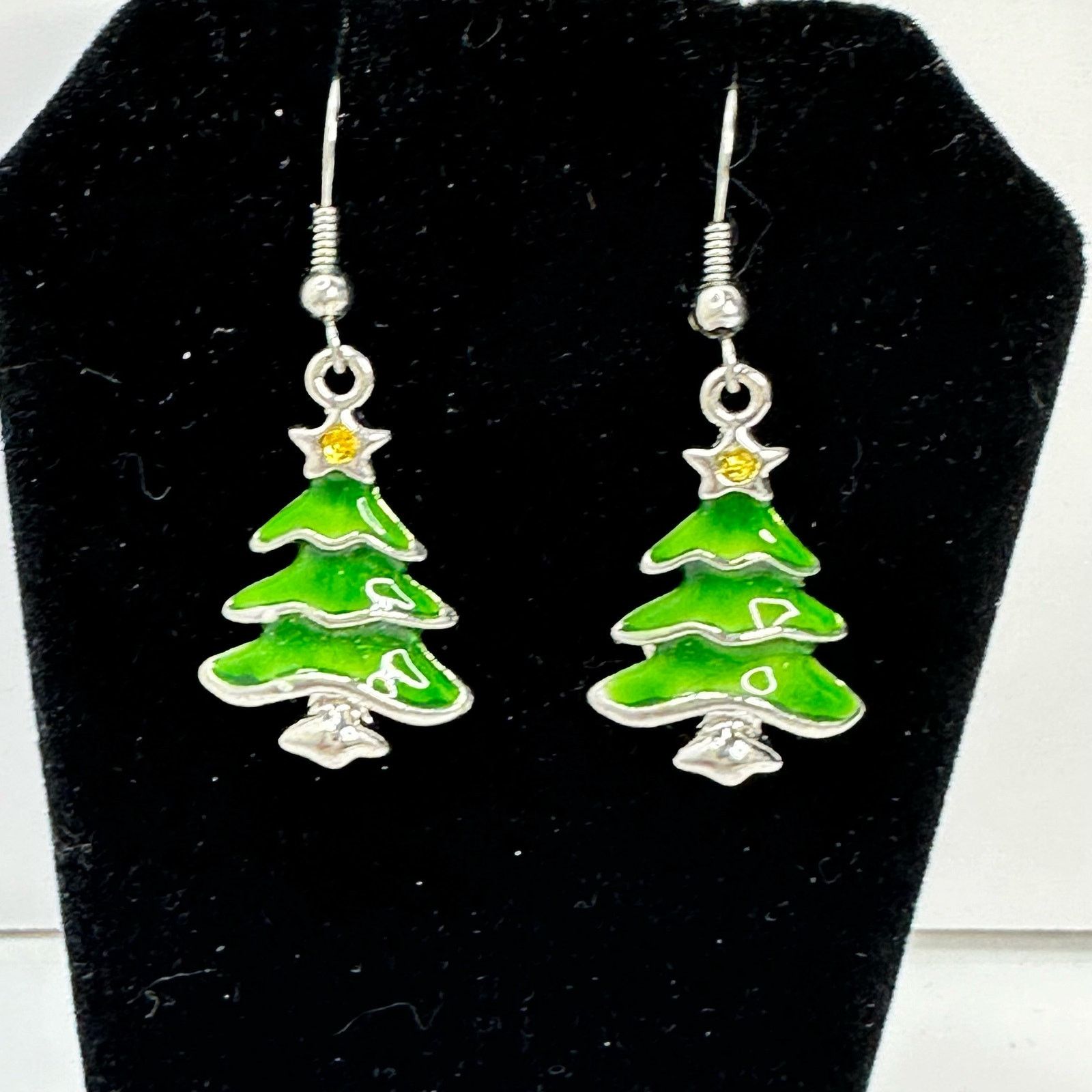 Other Green Enamel Christmas Trees Hook Dangle Earrings Holidays Size ONE SIZE - 5 Thumbnail