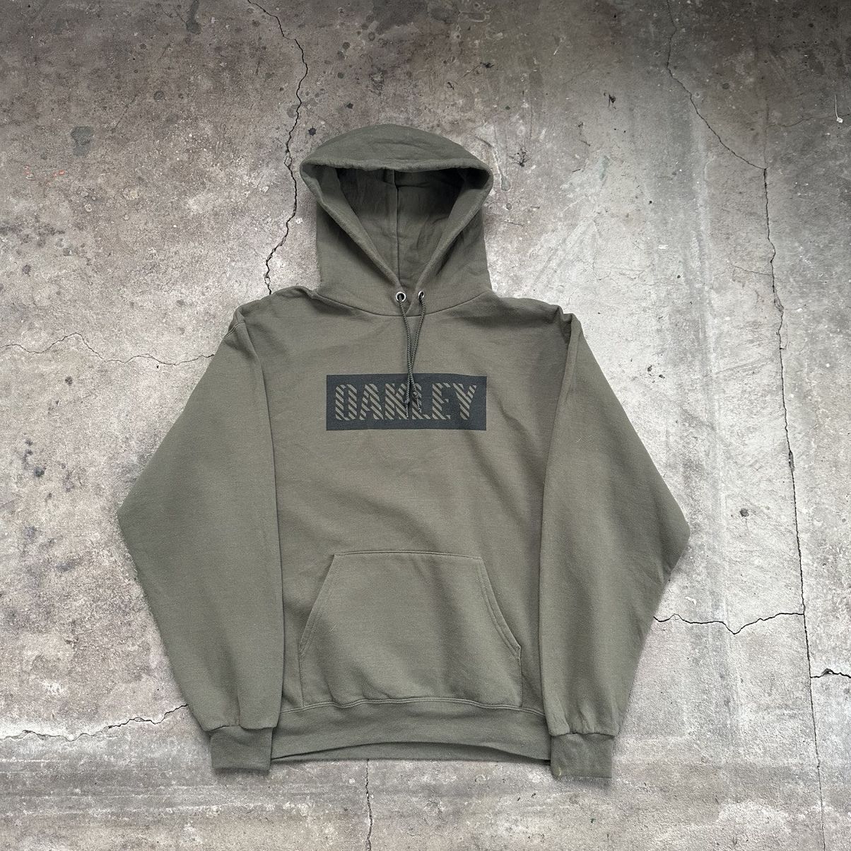Vintage 2005 Vintage Oakley Hoodie center logo y2k Size US L / EU 52-54 / 3 - 1 Thumbnail