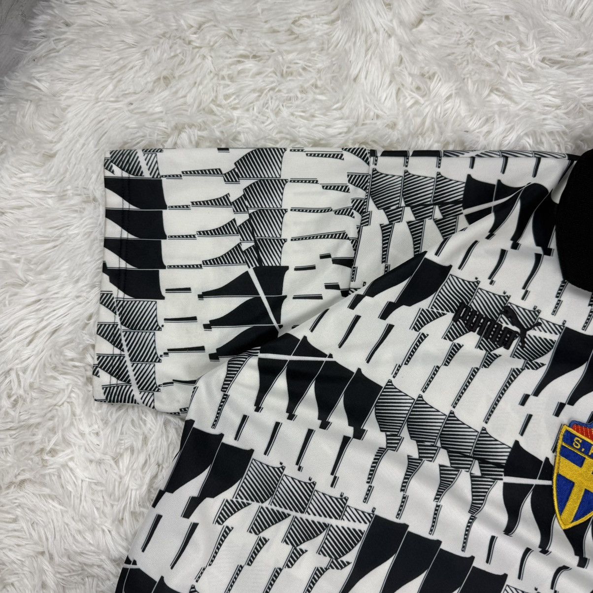 Puma Puma Retro Sweden Soccer Jersey 90S BlockCore Rare Streetwea Size US L / EU 52-54 / 3 - 3 Thumbnail