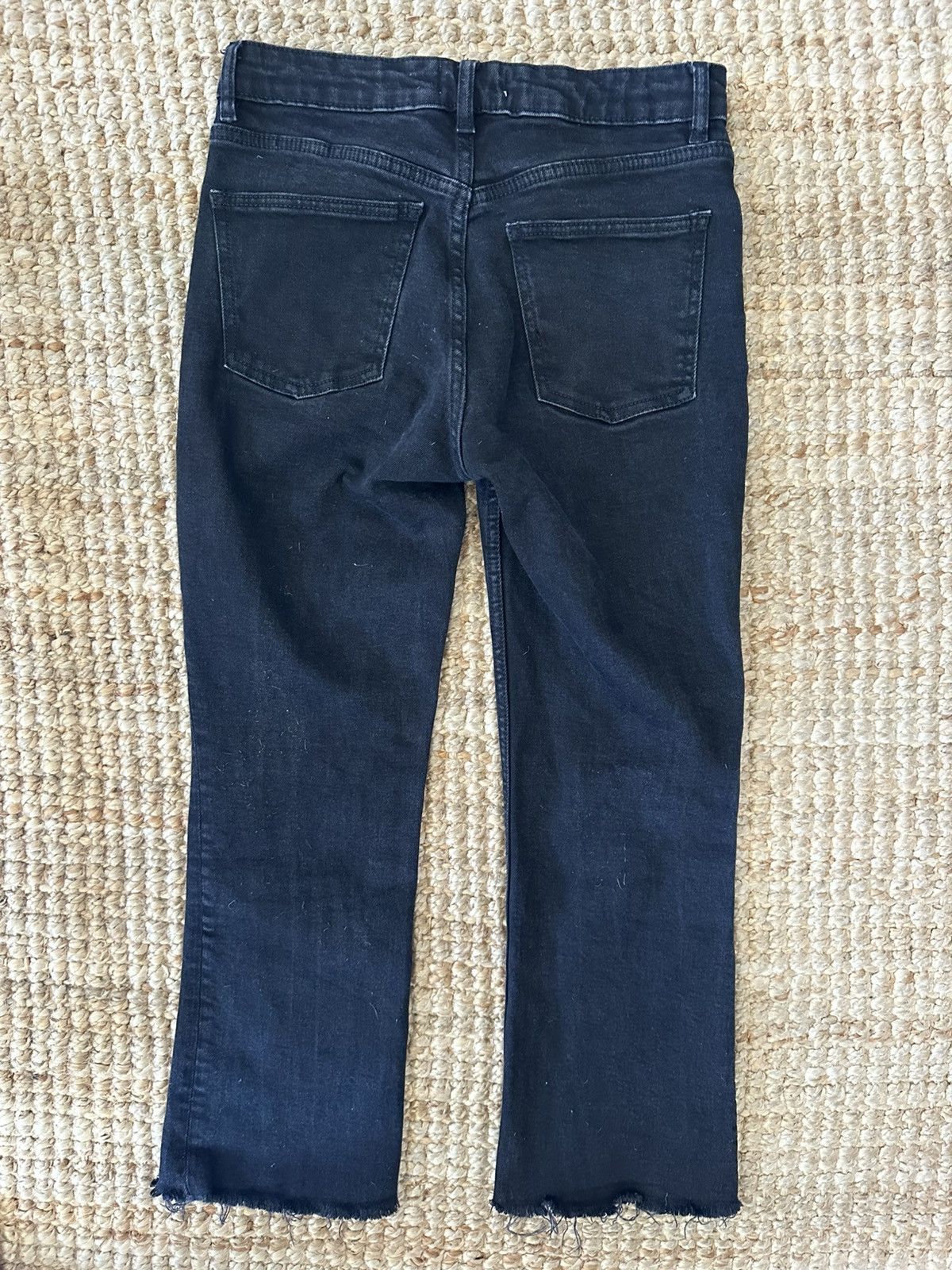 Zara ZARA BLACK HIGH WAISTED JEANS CROP FLARE RAW HEM SIZE 6 Size 28" / US 6 / IT 42 - 6 Thumbnail