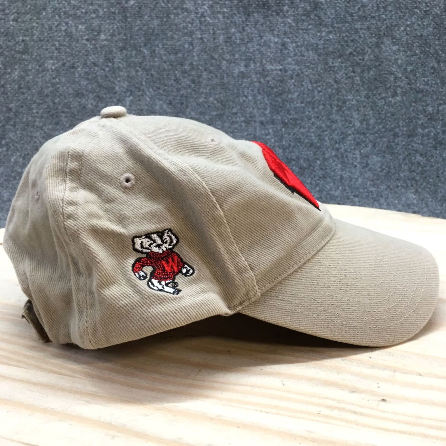 Vintage Wisconsin Badgers Baseball Cap Mens OS Beige Embroidered Logo Steve & Barry's Hat Size ONE SIZE - 5 Thumbnail