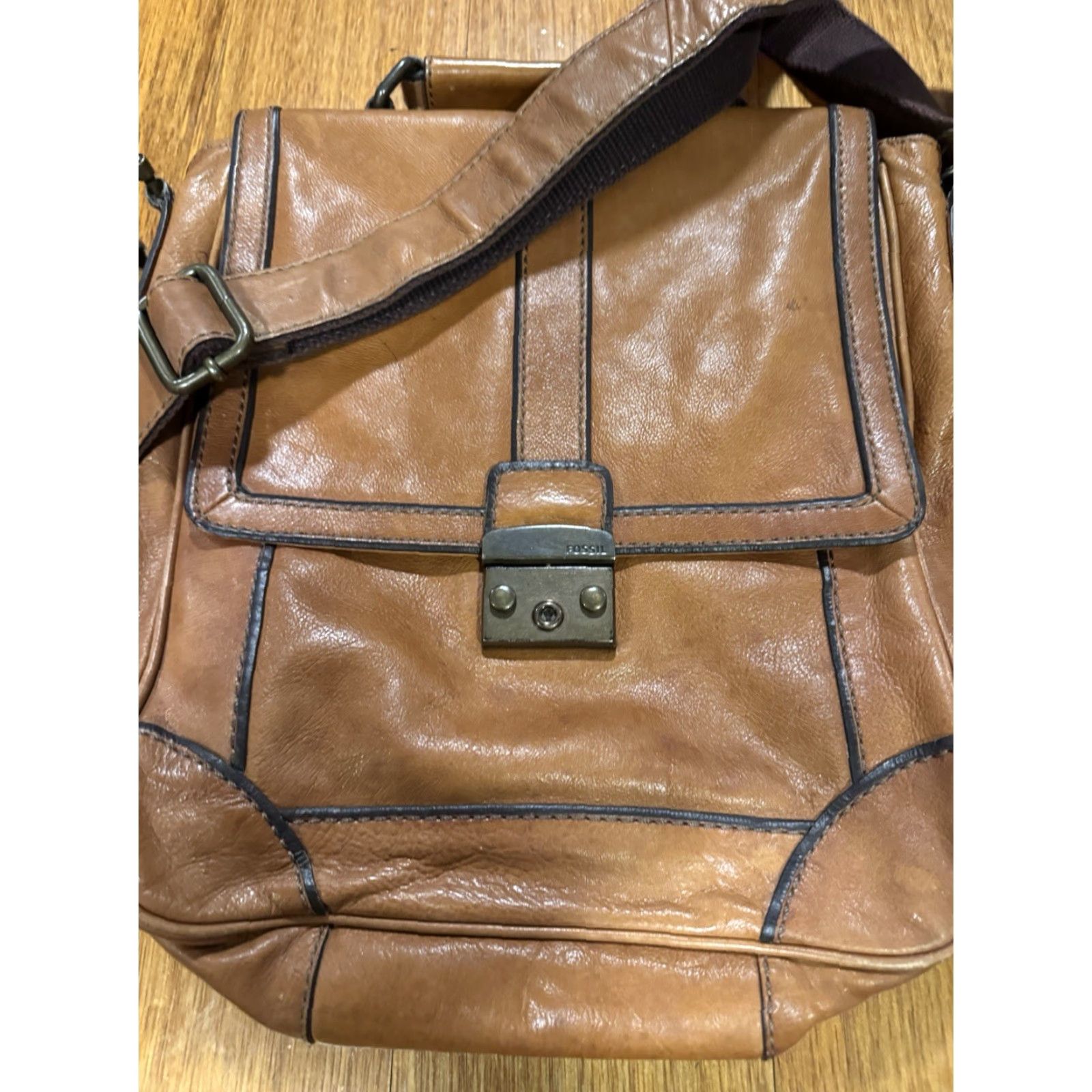 Fossil VINTAGE Fossil Estate Leather Messenger Bag North South City Bag Cognac Brown Messenger Bag Men/Women Unisex Adults Large Brown Leather Vintage Size ONE SIZE - 2 Thumbnail