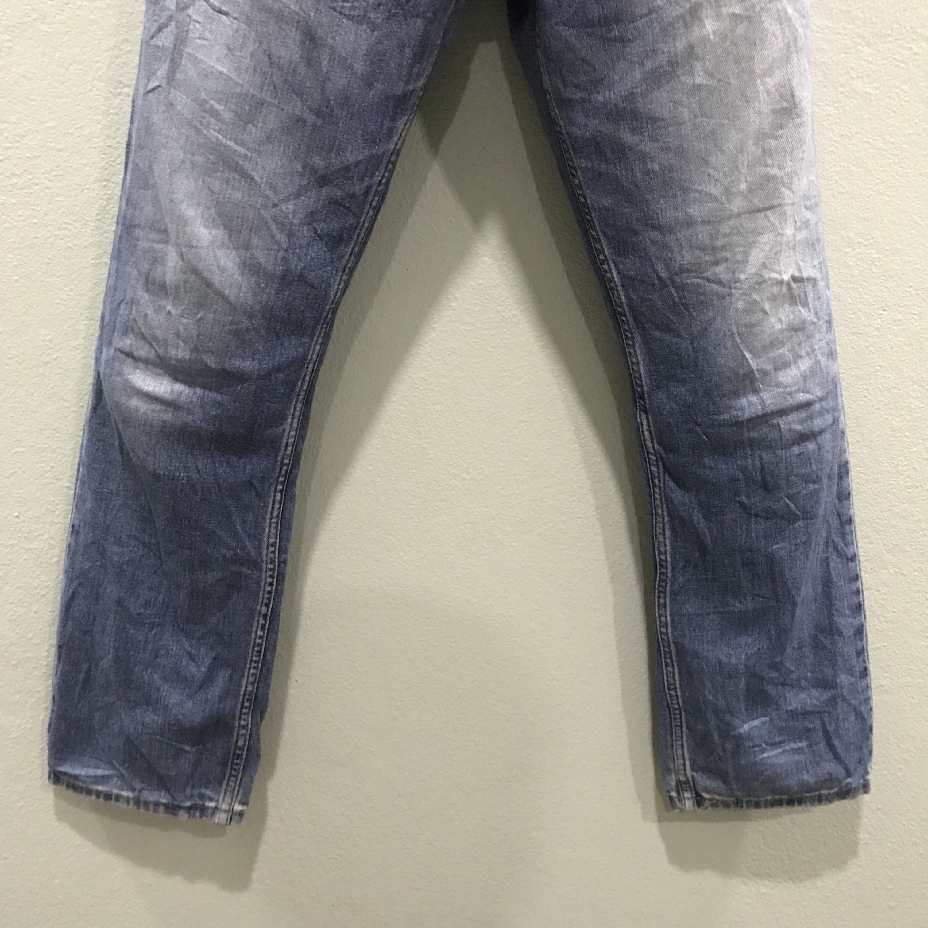 Levi's Vintage Levi’s 511 Slim Fit Jeans Light Wash Distressed Size US 32 / EU 48 - 4 Thumbnail