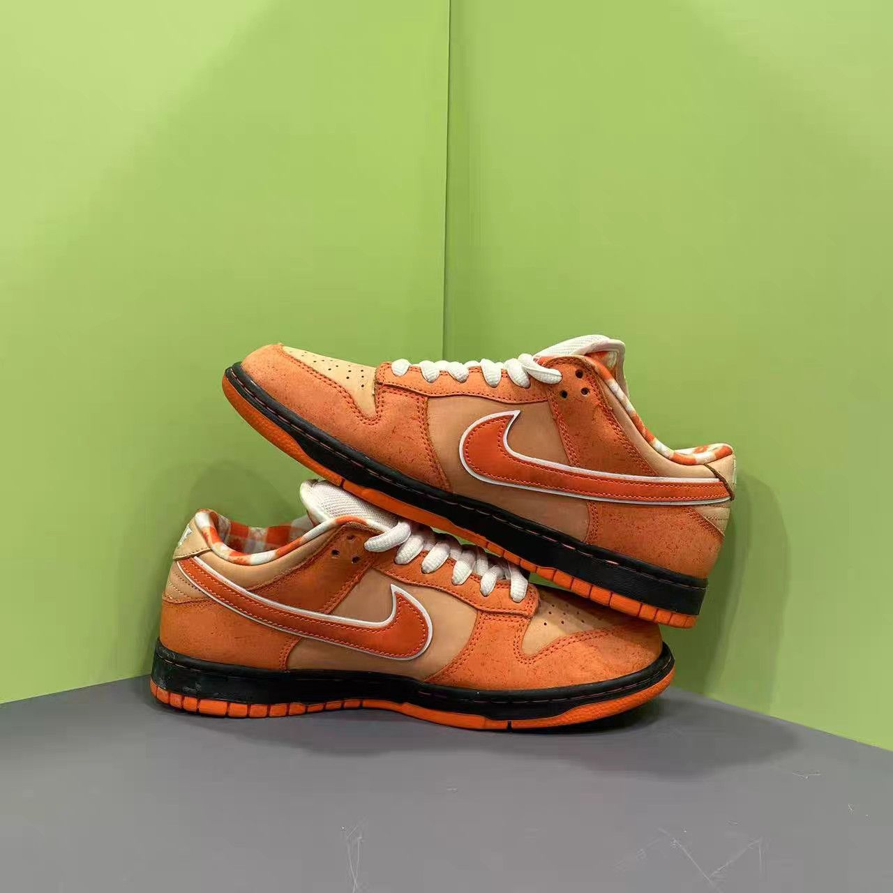 Nike Nike Dunk SB Orange Lobster K15 Size US 9 / EU 42 - 4 Thumbnail