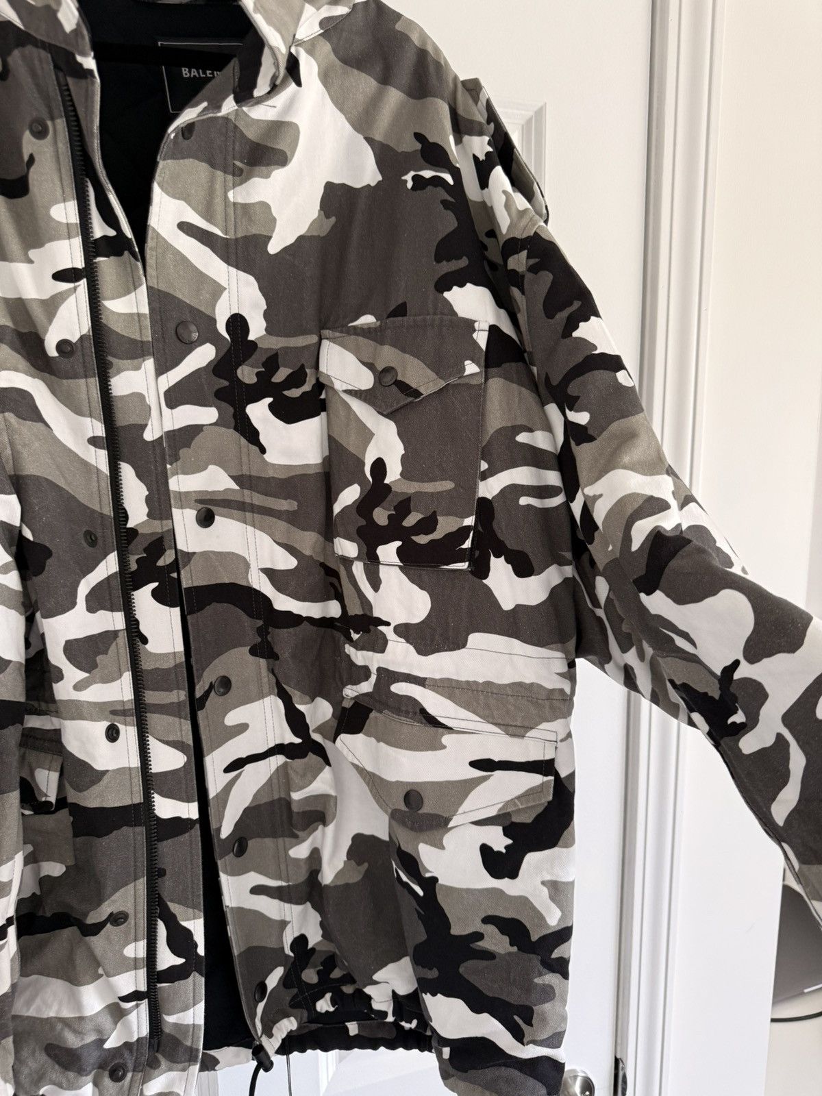 Balenciaga Fall 2021 Off-Shoulder Camo Military Parka Size US XS / EU 42 / 0 - 2 Thumbnail