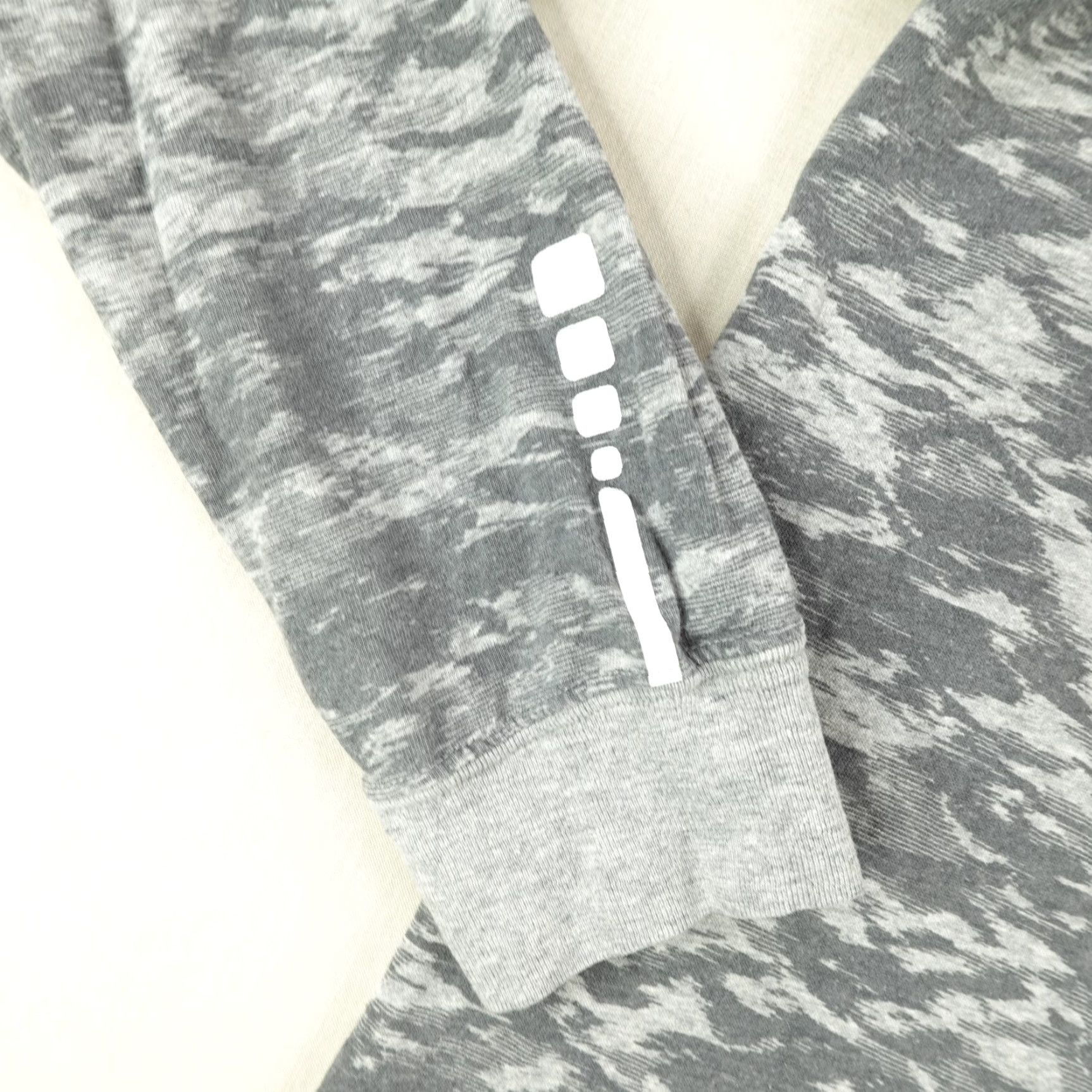 Nike Nike Shirt Womens Large Gray Dri Fit Camo Lightweight Elite Performance Top Gym Size L / US 10 / IT 46 - 3 Thumbnail