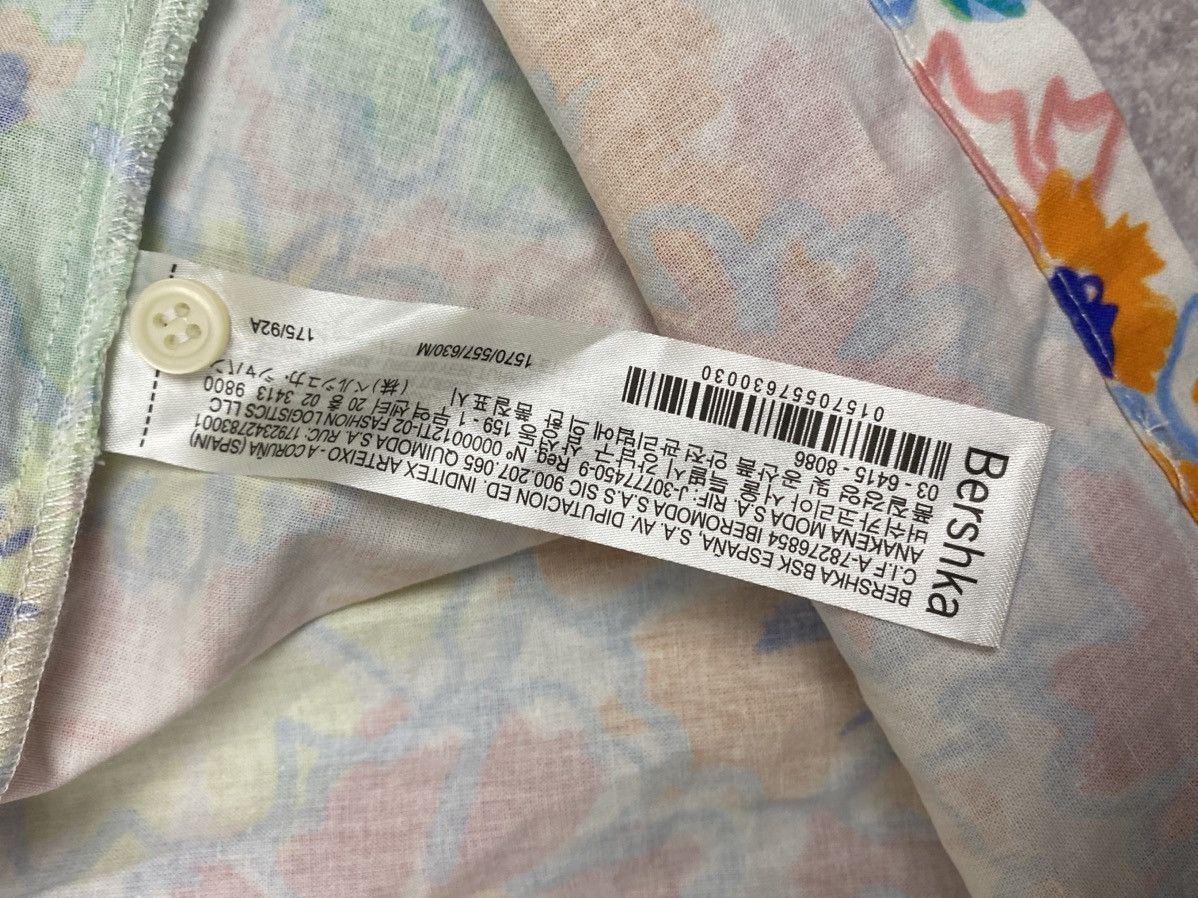 Bershka Bershka Hawaiian Shirt Flowers Art Multicolour Print Size: M Size US M / EU 48-50 / 2 - 5 Thumbnail