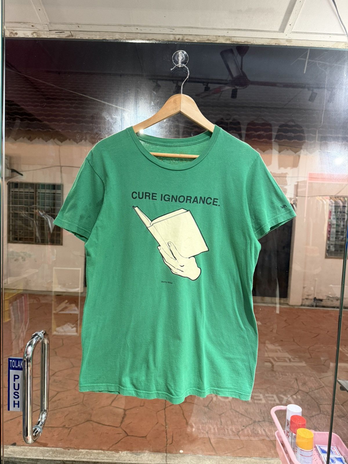 RVCA Rvca cure ignorance tee Size US M / EU 48-50 / 2 - 1 Thumbnail