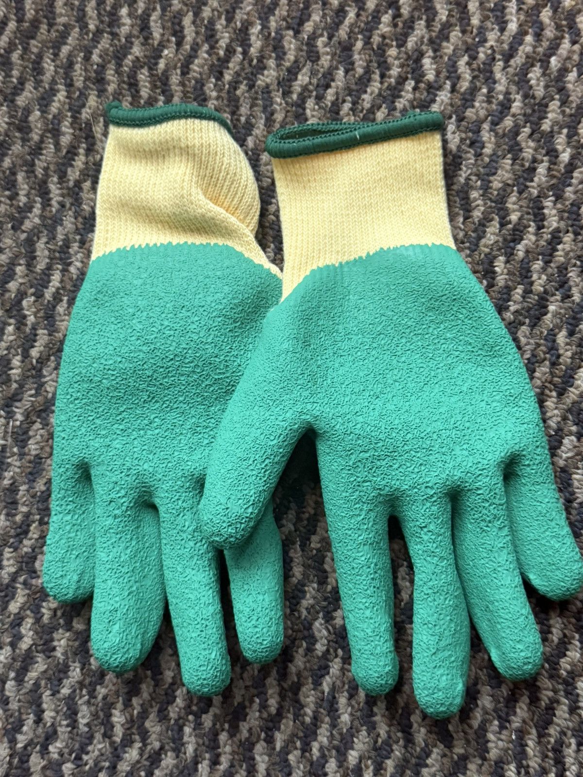 Cactus Plant Flea Market × Complex CPFM ComplexCon VIP Exclusive Gardening Gloves Size ONE SIZE - 3 Thumbnail
