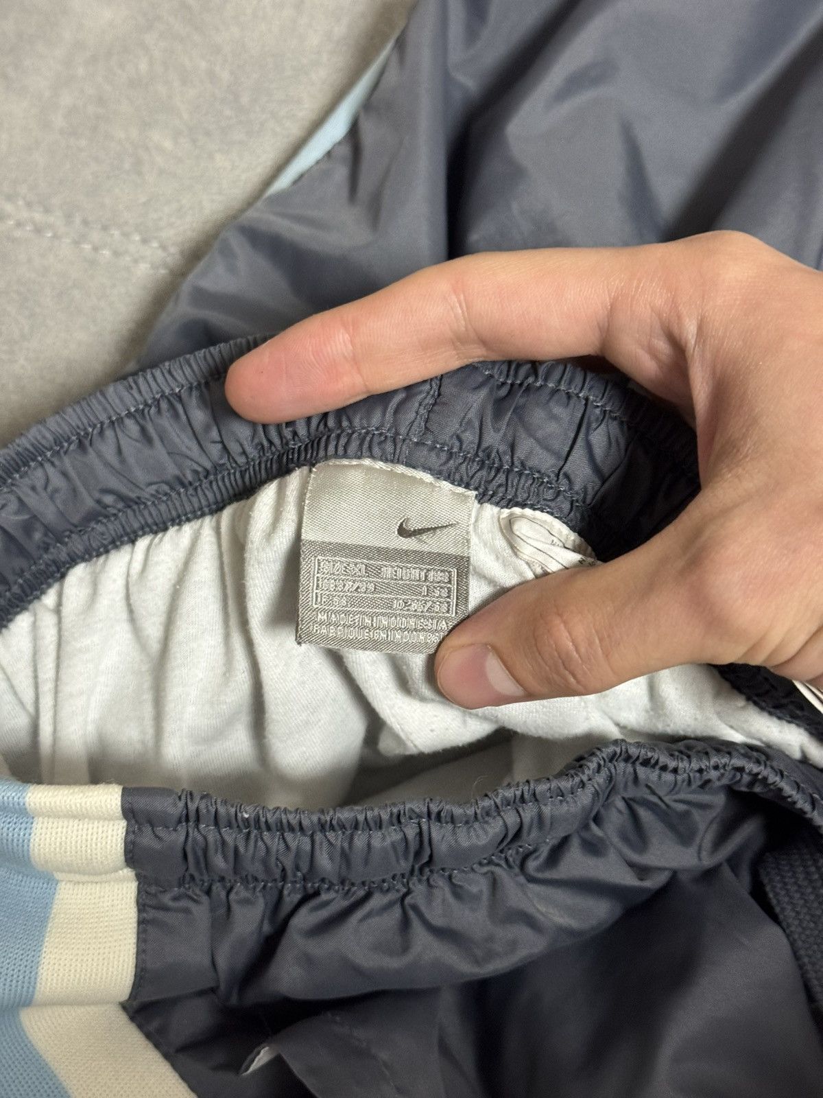 Nike Vintage Nike Nylon Swoosh Y2K Baggy Pants Sweatpants Size XL Size US 34 / EU 50 - 16 Thumbnail