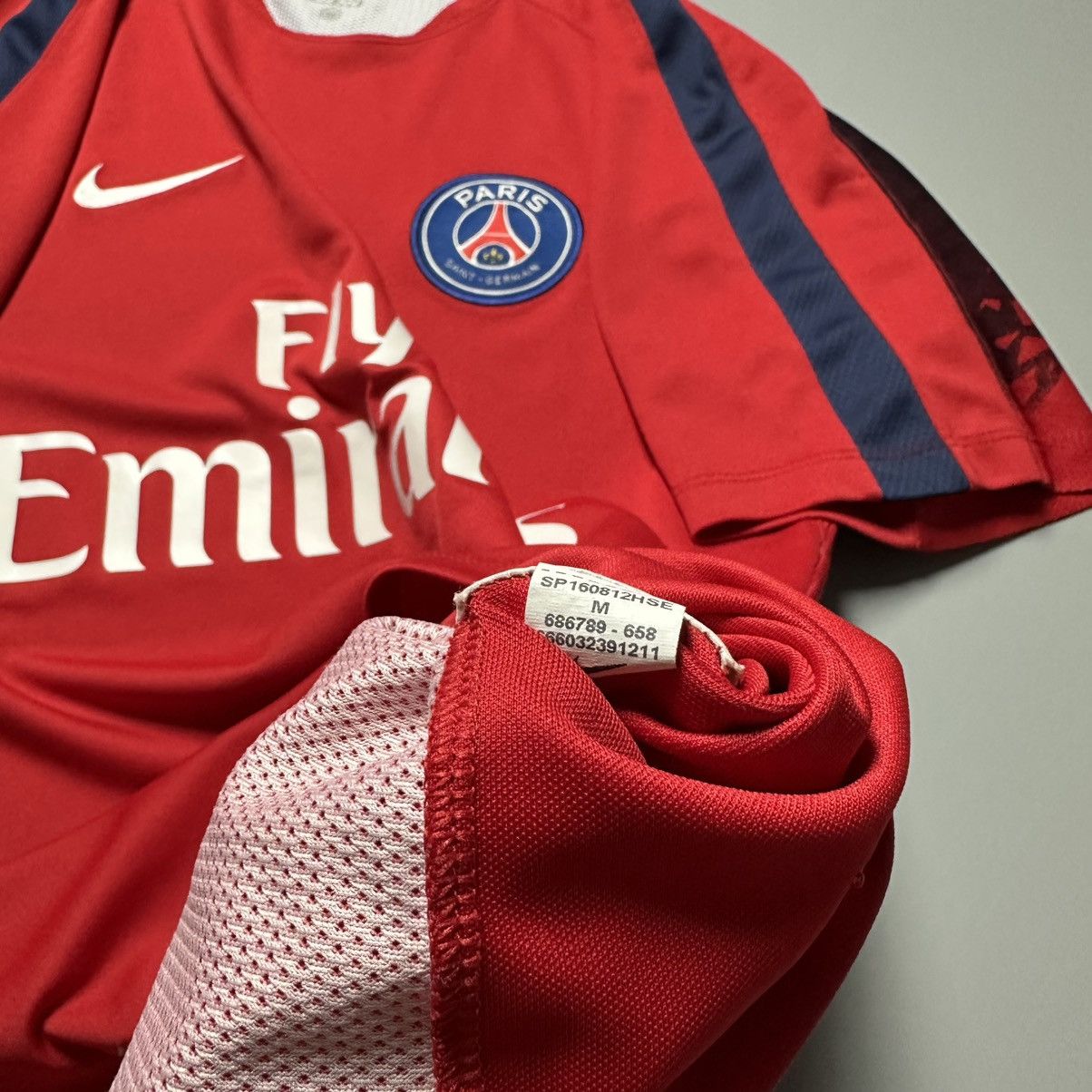 Vintage PSG NIKE 2015/2016 FOOTBALL SOCCER TRAINING JERSEY Size US M / EU 48-50 / 2 - 11 Thumbnail