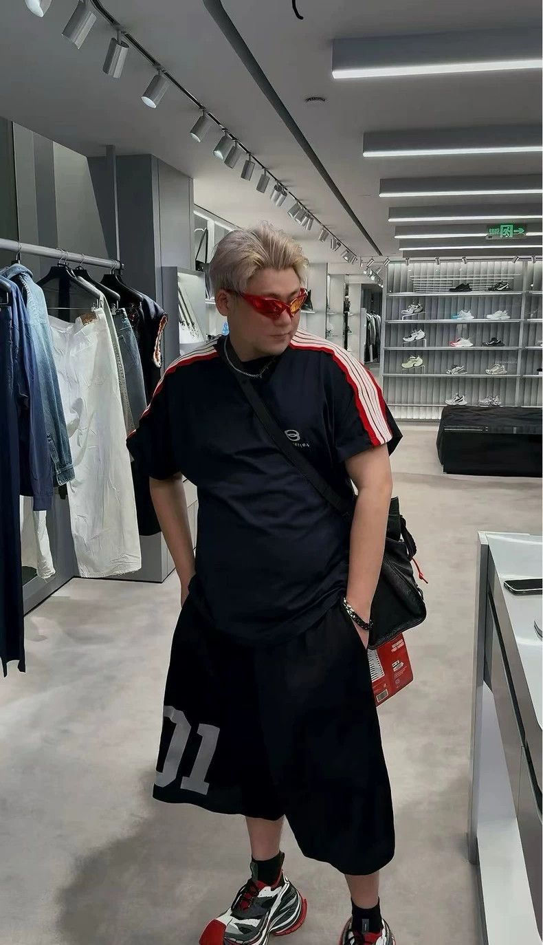 Balenciaga Balenciaga Double-ring logo splicing five-bar loose short- Size US L / EU 52-54 / 3 - 9 Thumbnail