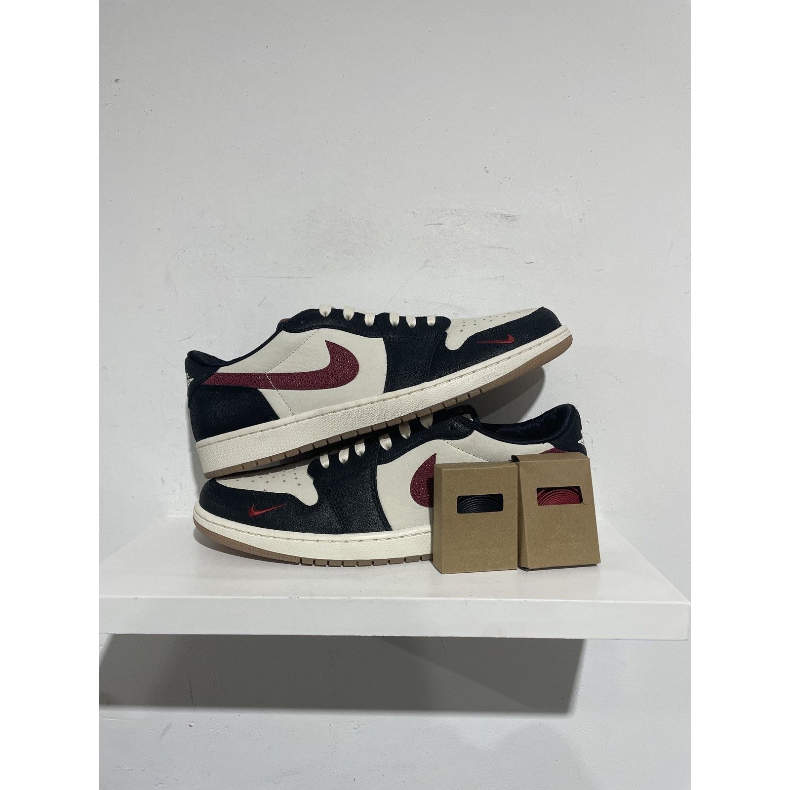AIR JORDAN 1 LOW OKLAHOMA SOONERS PE SIZE 13 NEW