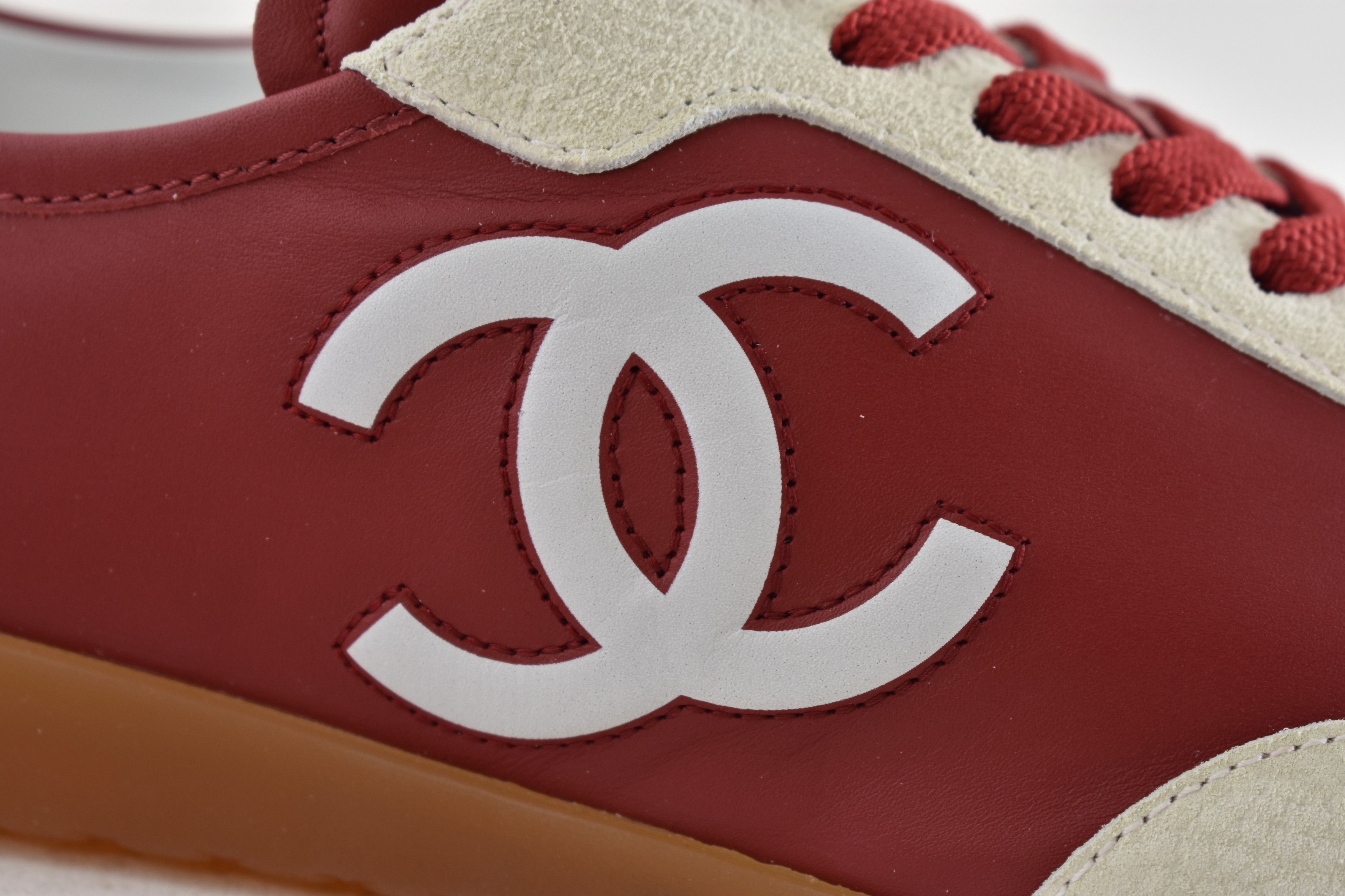 Chanel 26P White Leather Suede CC Logo Runner Trainer Sneaker 39.5 Size US 9.5 / IT 39.5 - 5 Thumbnail