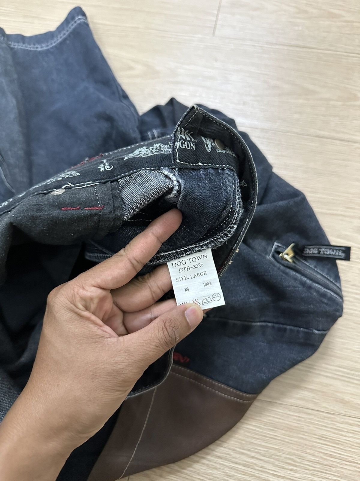 Dogtown × Vintage Rare Vintage Dogtown Black Dragon Multi Pocket Baggy Jorts Size US 32 / EU 48 - 13 Thumbnail