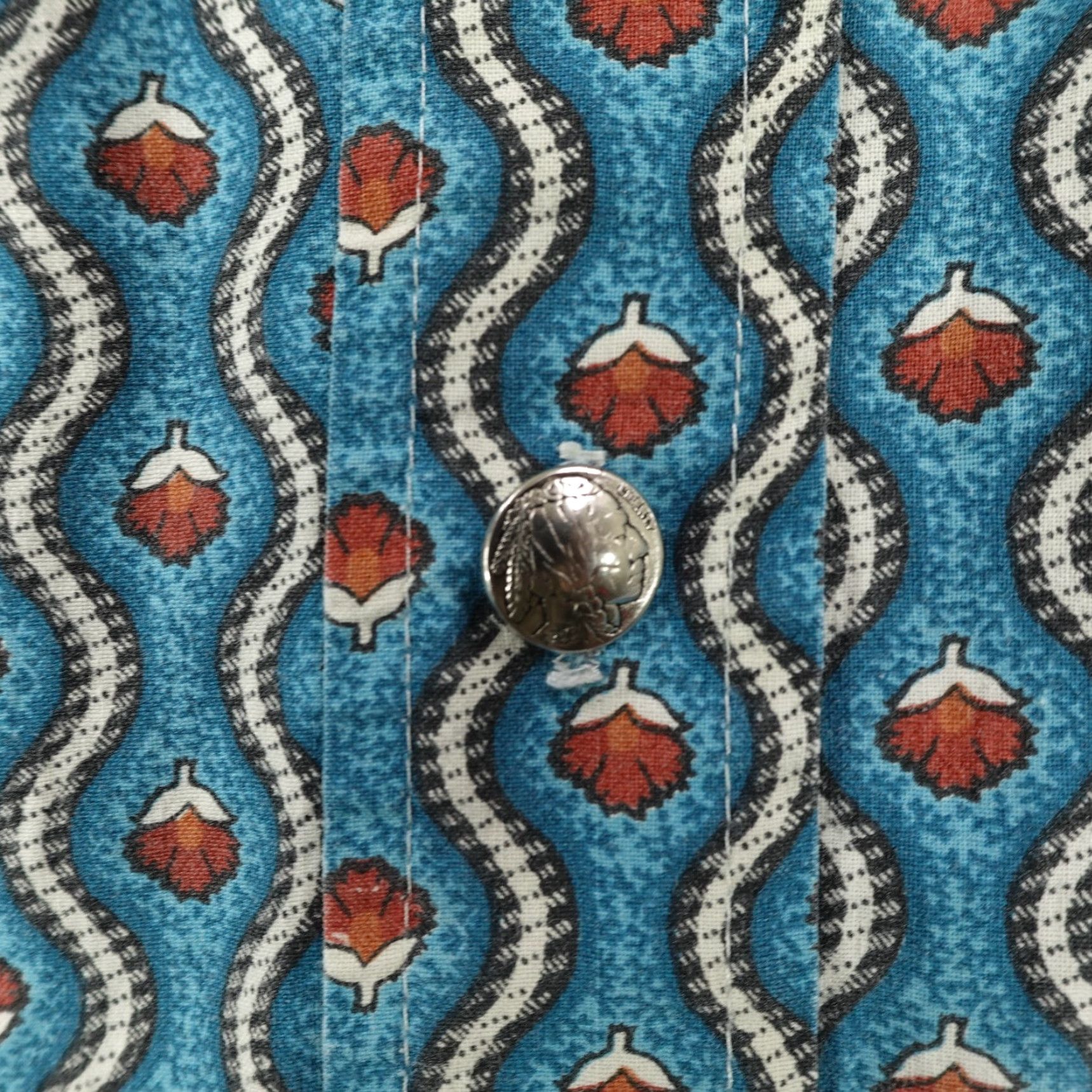 Vintage VINTAGE Rough Rider Circle T Shirt Mens Large Blue Western Buffalo Nickel Button Shirt Size US L / EU 52-54 / 3 - 5 Thumbnail