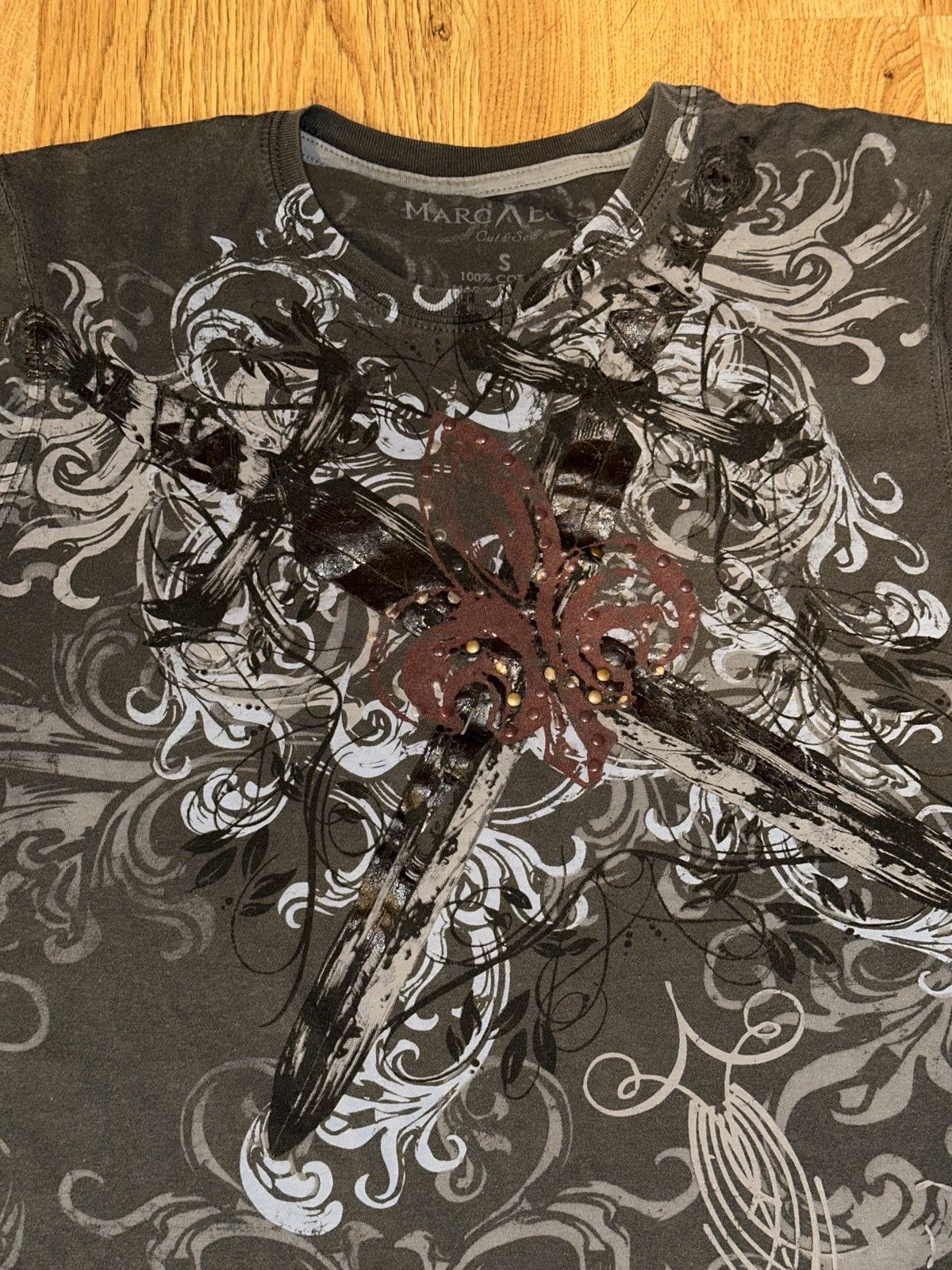 Marc Ecko Y2K Vtg Marc ECKO Fleur De Lis Studded Swords Cross Tee Size US S / EU 44-46 / 1 - 2 Thumbnail