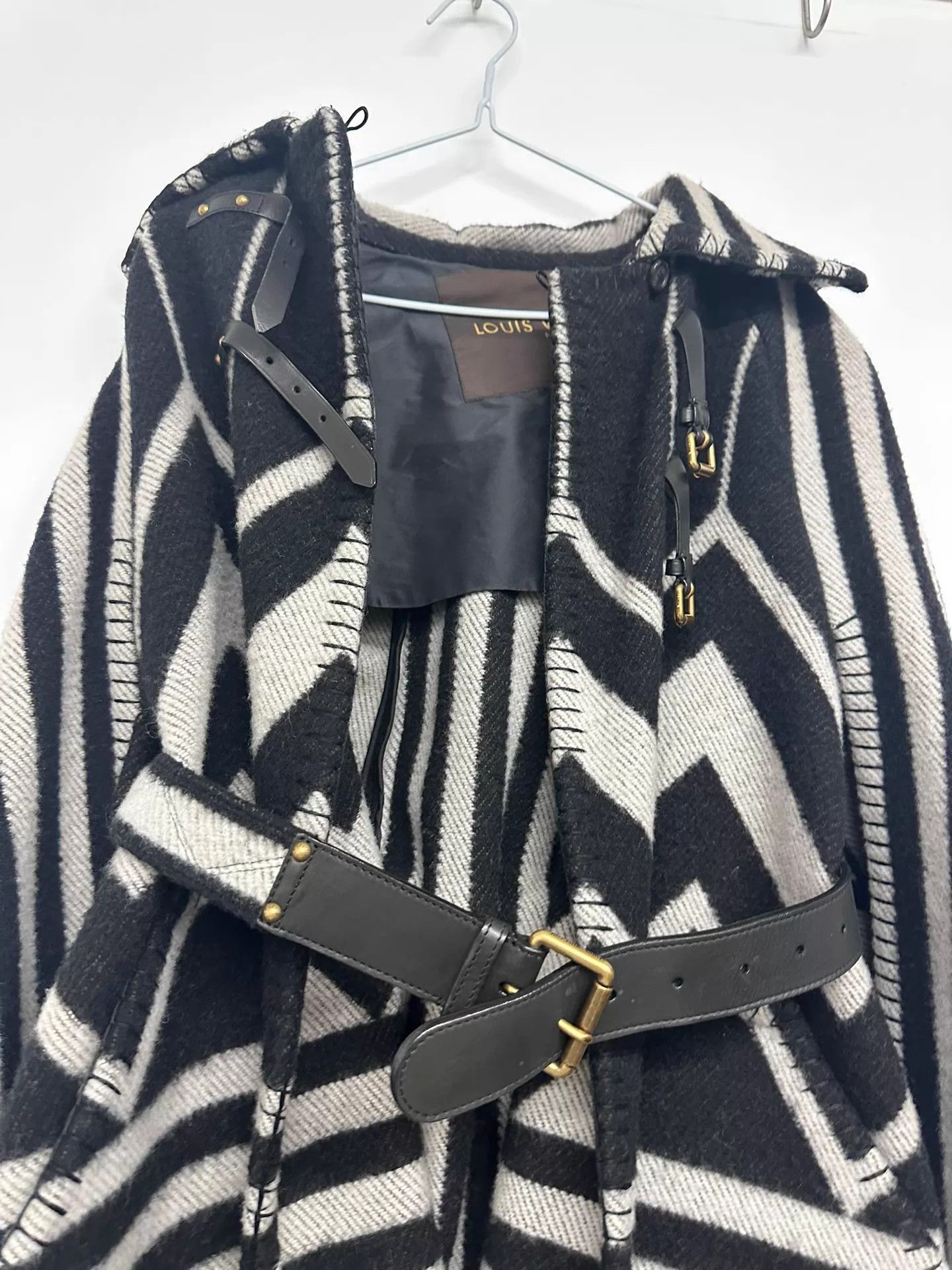 Louis Vuitton Louis Vuitton Cape Coat 36 78cm Size XS / US 0-2 / IT 36-38 - 4 Thumbnail