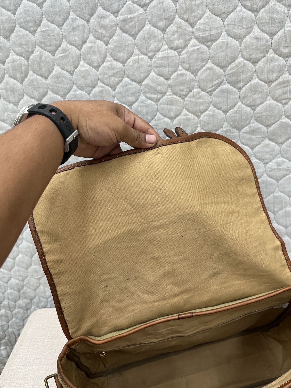 DAKS 🔥🔥🔥STEALS DAKS LONDON MESSENGER BAG Size ONE SIZE - 15 Thumbnail