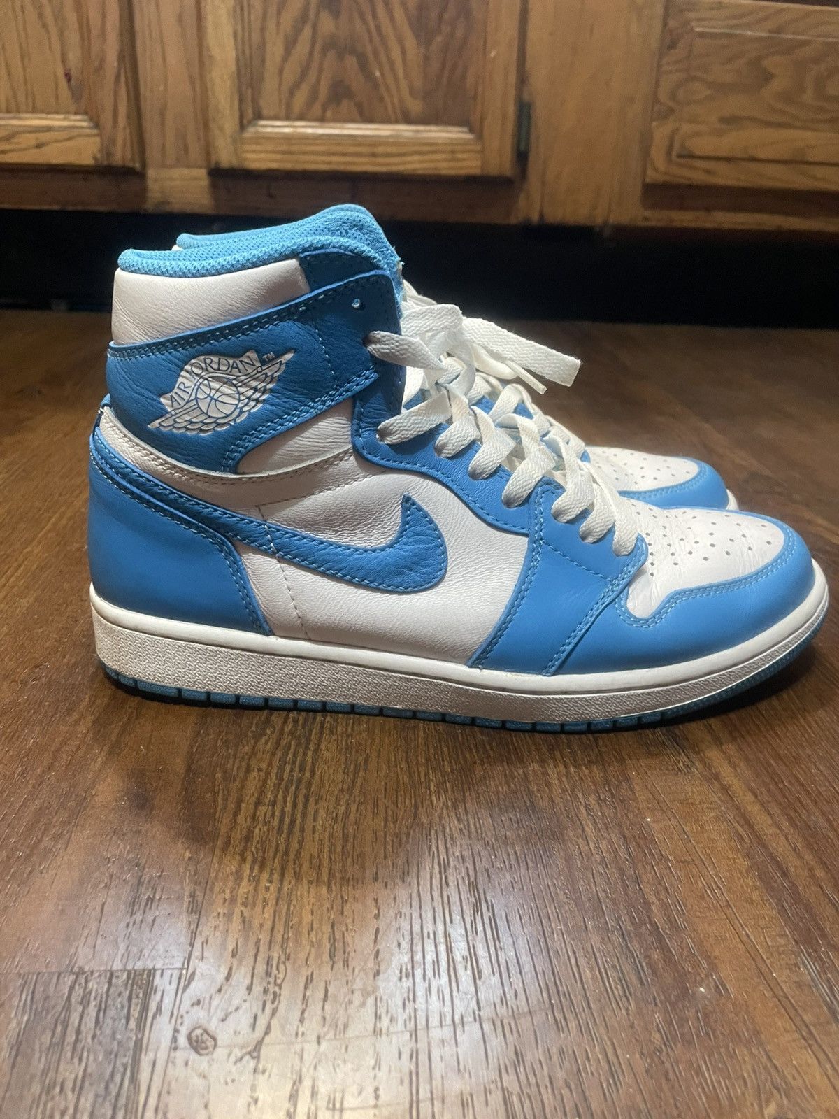 Jordan Brand Air Jordan 1 UNC 2015 Size US 9 / EU 42 - 3 Thumbnail