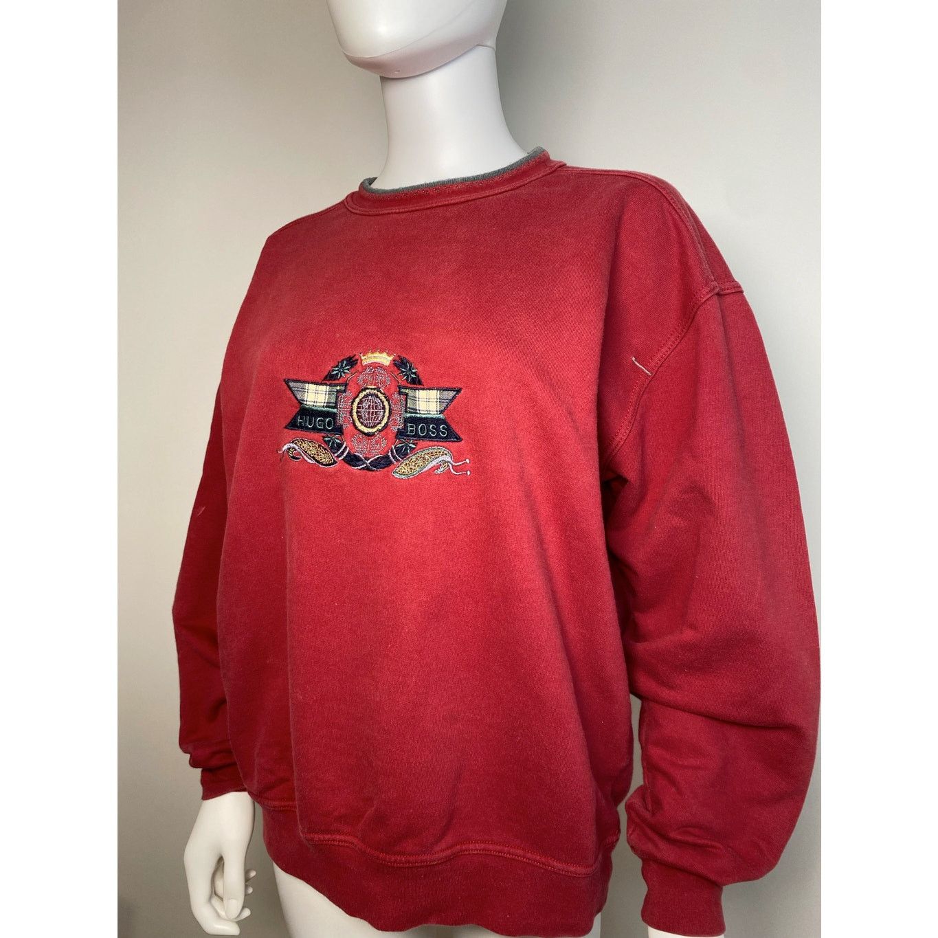 Hugo Boss Vintage Hugo Boss Crest Embroidered Sweatshirt – Size S Size US S / EU 44-46 / 1 - 3 Thumbnail