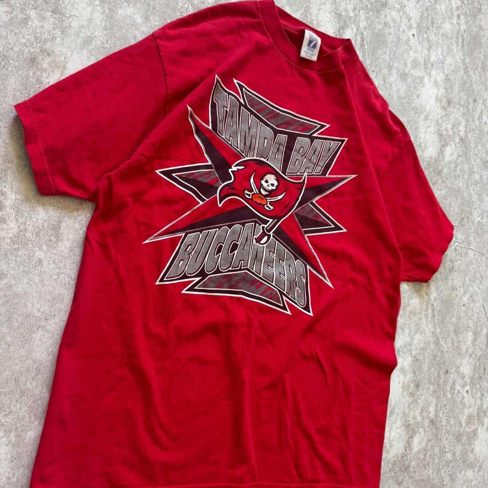 Logo 7 Vintage Late 90s Logo 7 Tampa Bay Buccaneers T-Shirt Size XL Size US XL / EU 56 / 4 - 2 Thumbnail