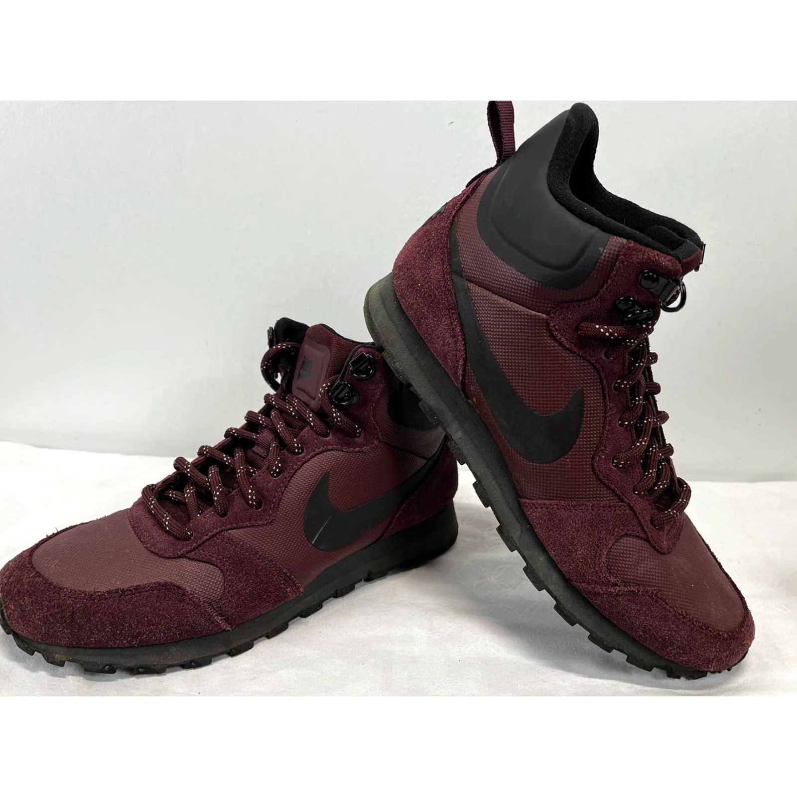Nike Nike MD Runner 2 Mid Prem Hi Top Trainers 845059 Sneakers Shoes Size 8 Burgundy Women Boots Athletic Shoes MD Runner Mid Top Nike MD Runner 8 Size M / US 6-8 / IT 42-44 - 2 Thumbnail