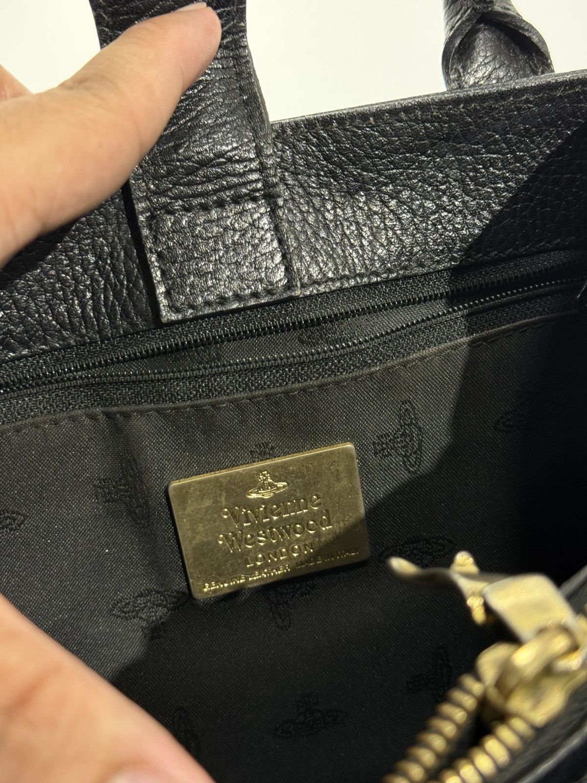 Vivienne Westwood Vivienne Westwood Orb Black Leather Hand Bag Size ONE SIZE - 10 Thumbnail