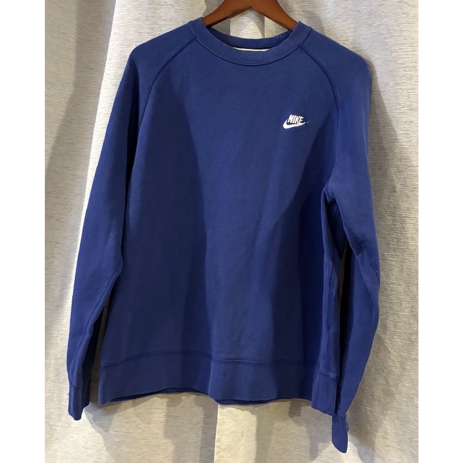 Nike VINTAGE Nike Sweatshirt XL Men Blue Pullover Stitched Swoosh Red Tag Size US XL / EU 56 / 4 - 2 Thumbnail