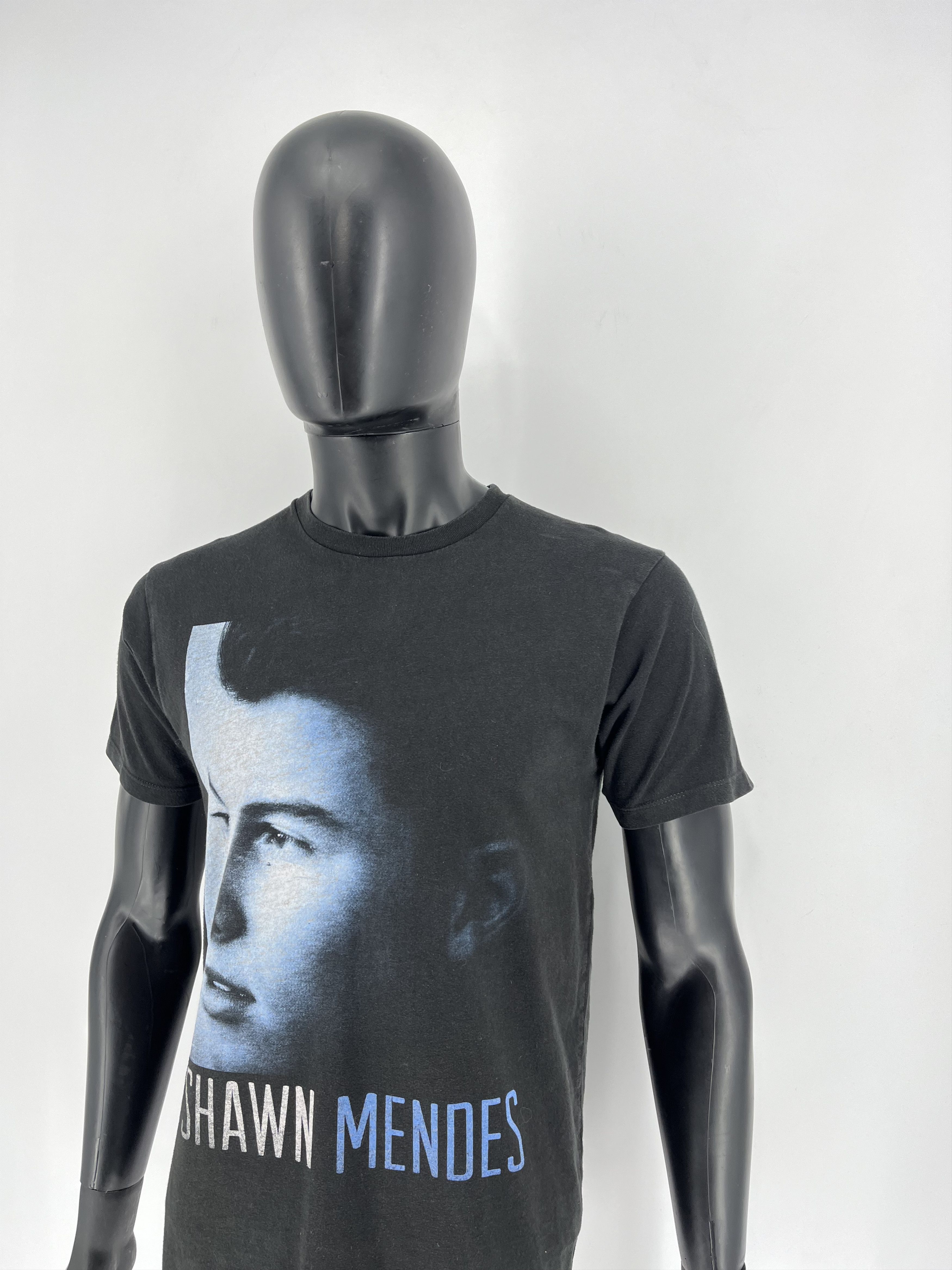 Band Tees × Vintage Vintage Shawn Mendes Big Logo Illuminate World Tour Tee Size US M / EU 48-50 / 2 - 4 Thumbnail