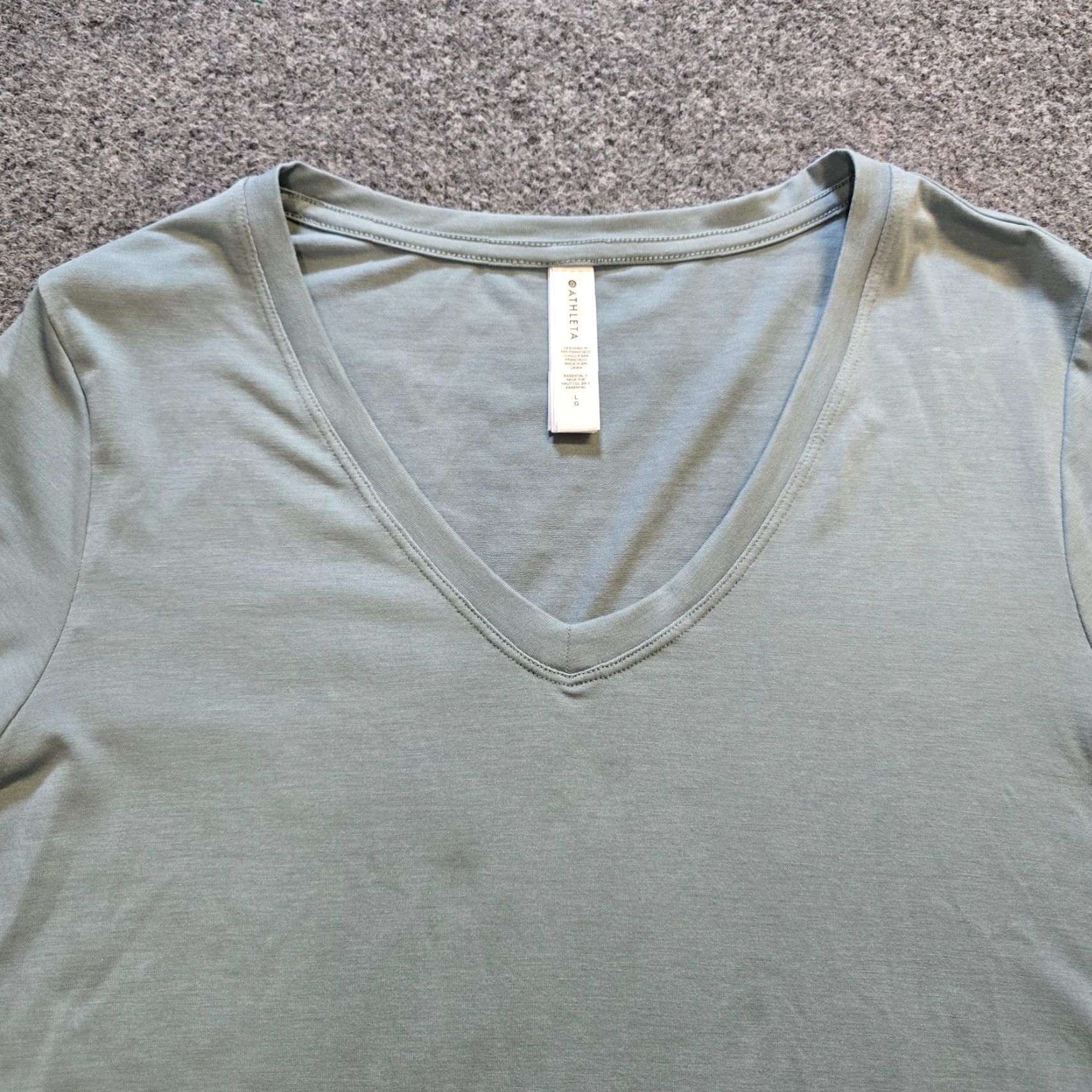 Athleta Athleta Top Womens L Green Essential V Neck Long Sleeve Stretch Casual Shirt Size L / US 10 / IT 46 - 2 Thumbnail