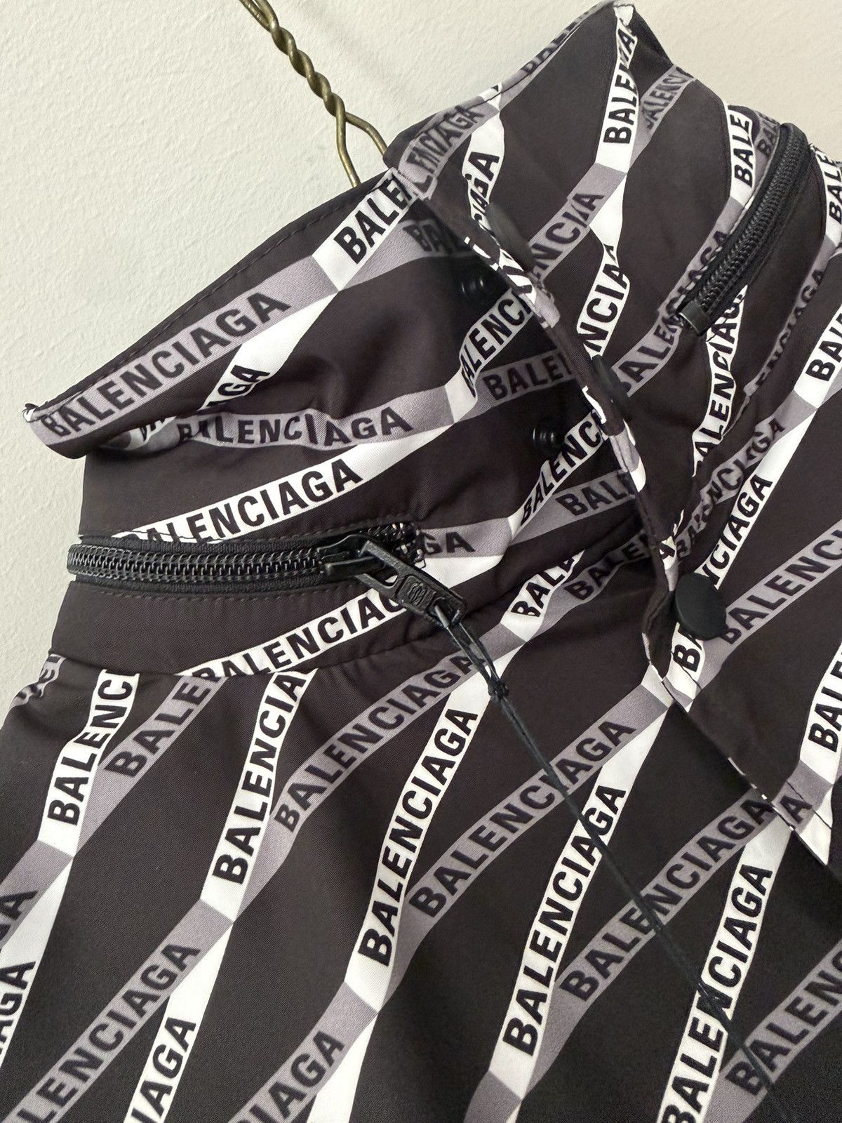 Balenciaga BALENCIAGA all over logo tech windbreaker jacket Size US S / EU 44-46 / 1 - 4 Thumbnail