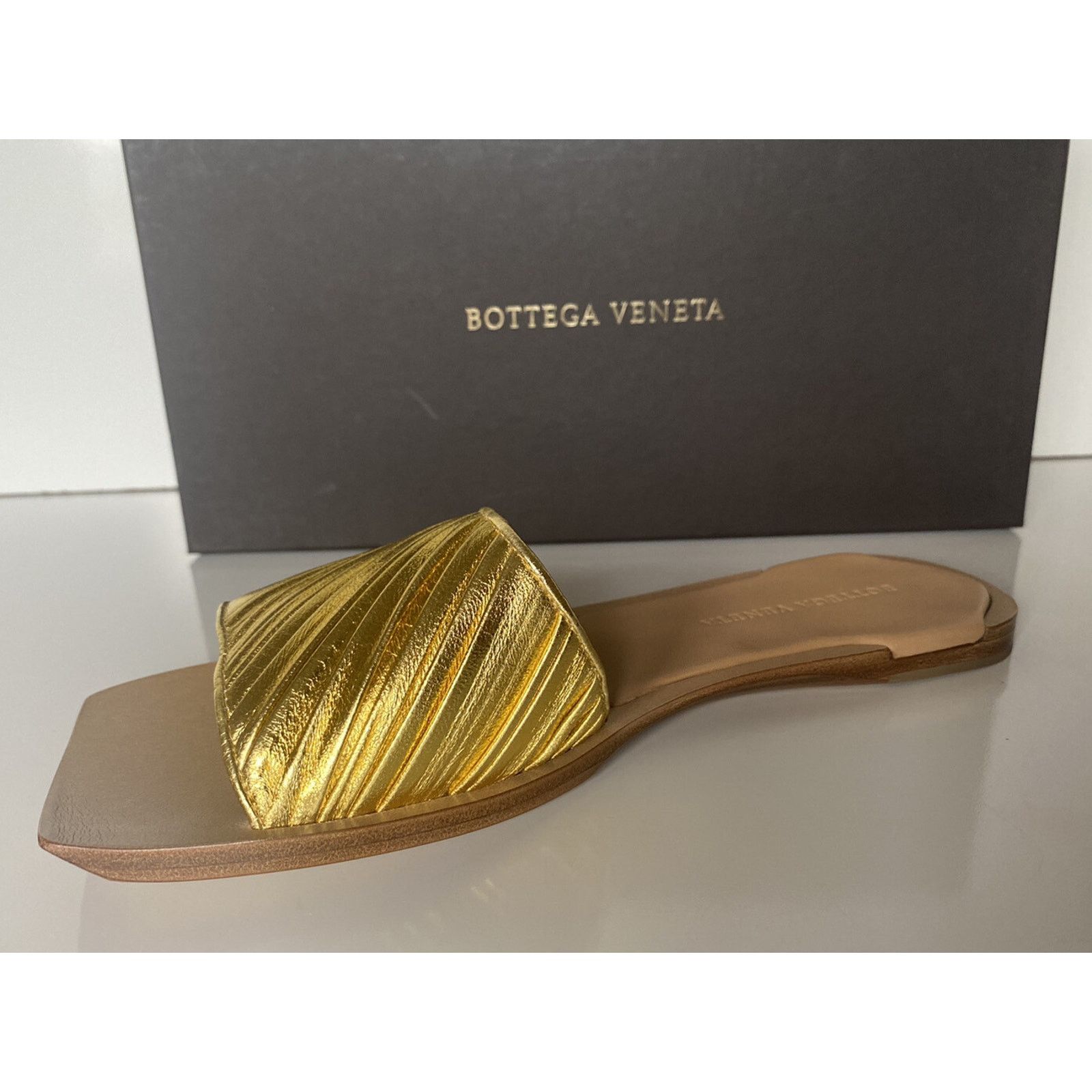 Bottega Veneta Bottega Veneta Women's Leather Gold Sandals 8.5 578409 Size US 8.5 / IT 38.5 - 5 Thumbnail