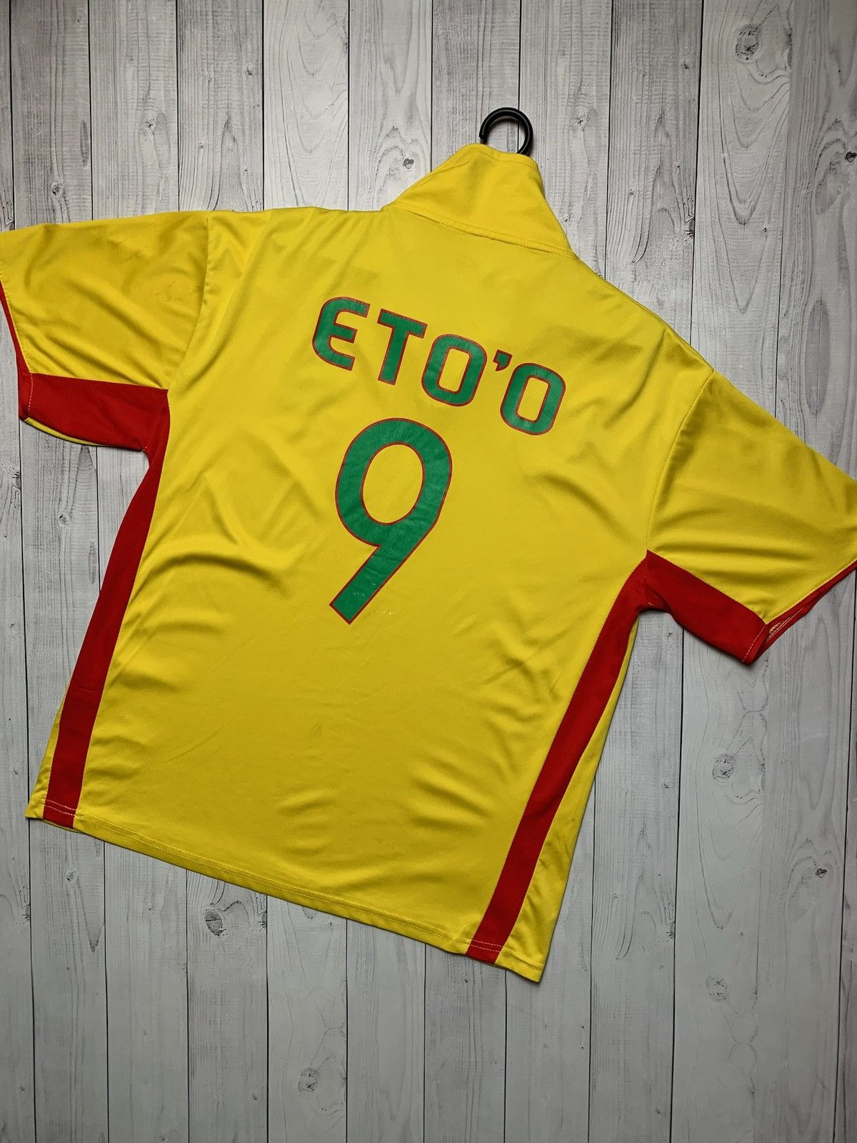 Vintage Vintage 9 Eto’o Cameron yellow tee rare Size US M / EU 48-50 / 2 - 1 Thumbnail