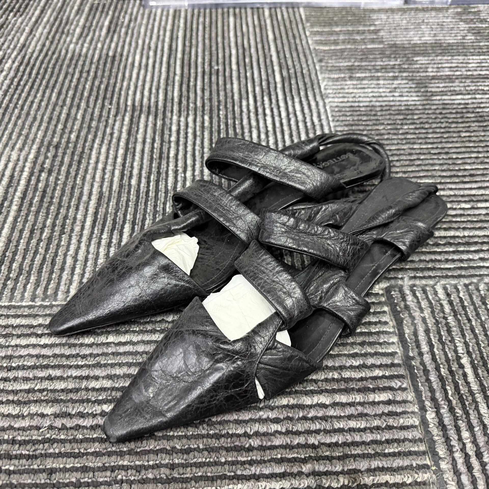 Bottega Veneta Bottega Veneta Black Sandals us_6 Women Size US 6 / IT 36 - 1 Thumbnail