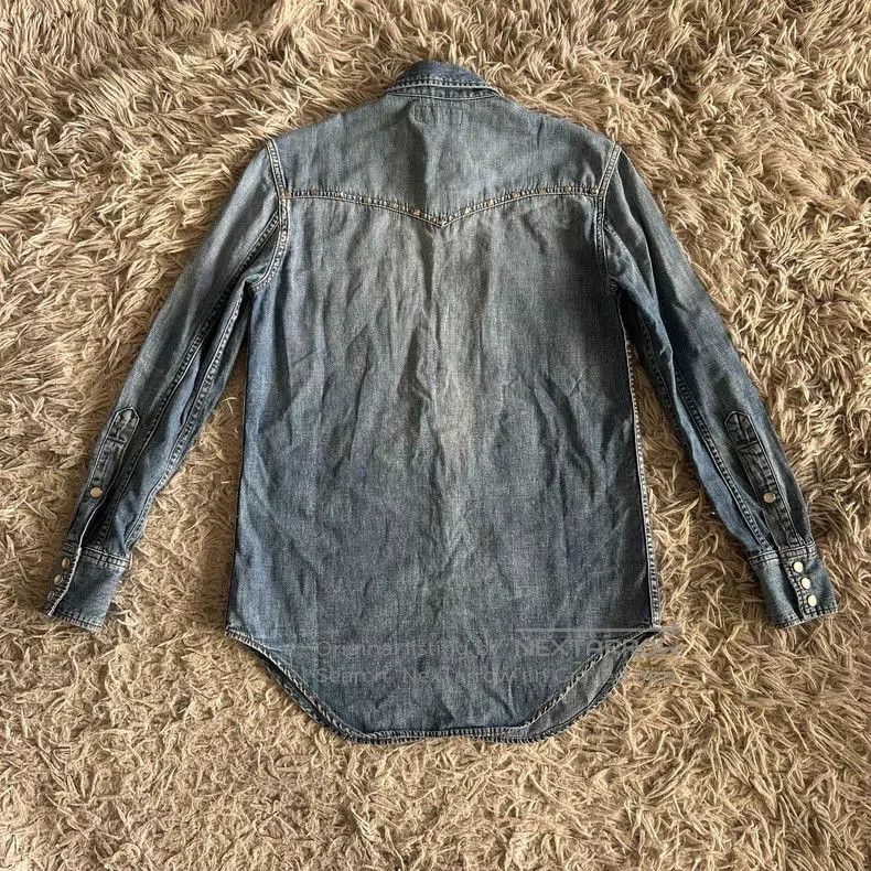 Saint Laurent Paris Saint Laurent Washed Blue Denim Rivet Shirt. Size US XS / EU 42 / 0 - 3 Thumbnail