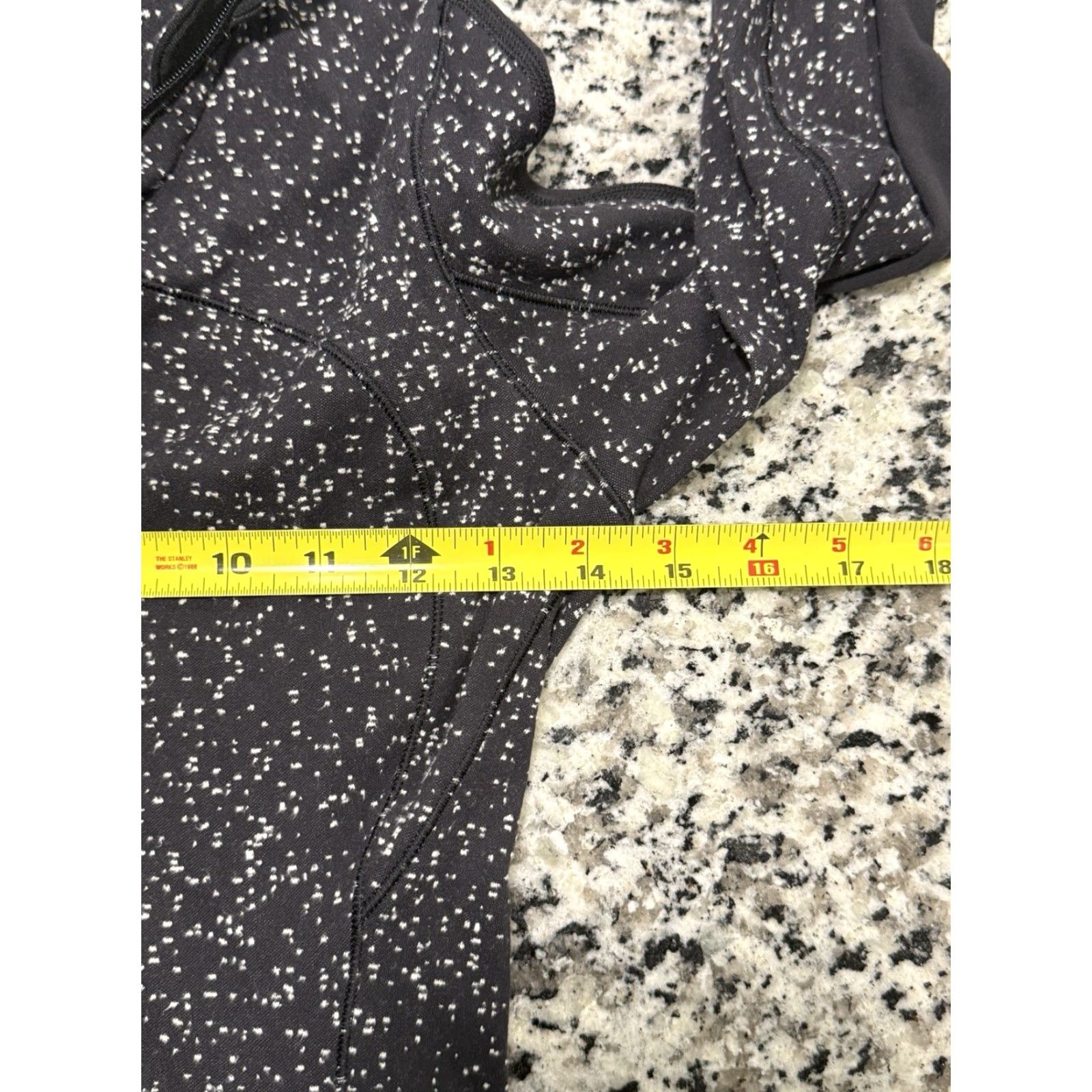 Lululemon **Lululemon Run Briskly Top Black 1/2 Zip Magnetized Jacquard Sz 4** User: Lululemon Run Briskly Top Black 1/2 Zip Magnetized Jacquard Sz 4 Size S / US 4 / IT 40 - 5 Thumbnail